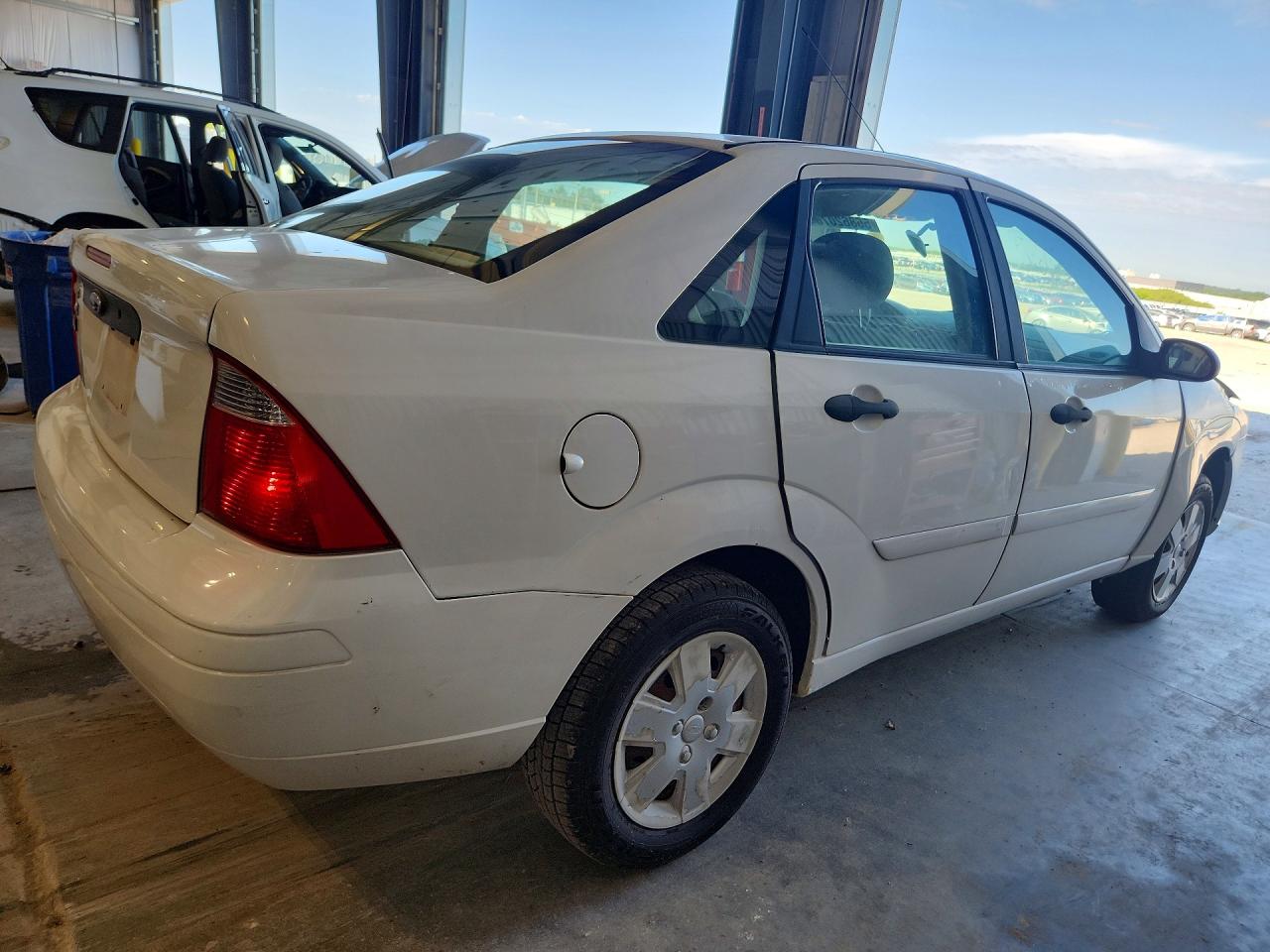 2007 Ford Focus Zx4/s/se/ses Белый vin: 1FAFP34N97W106862