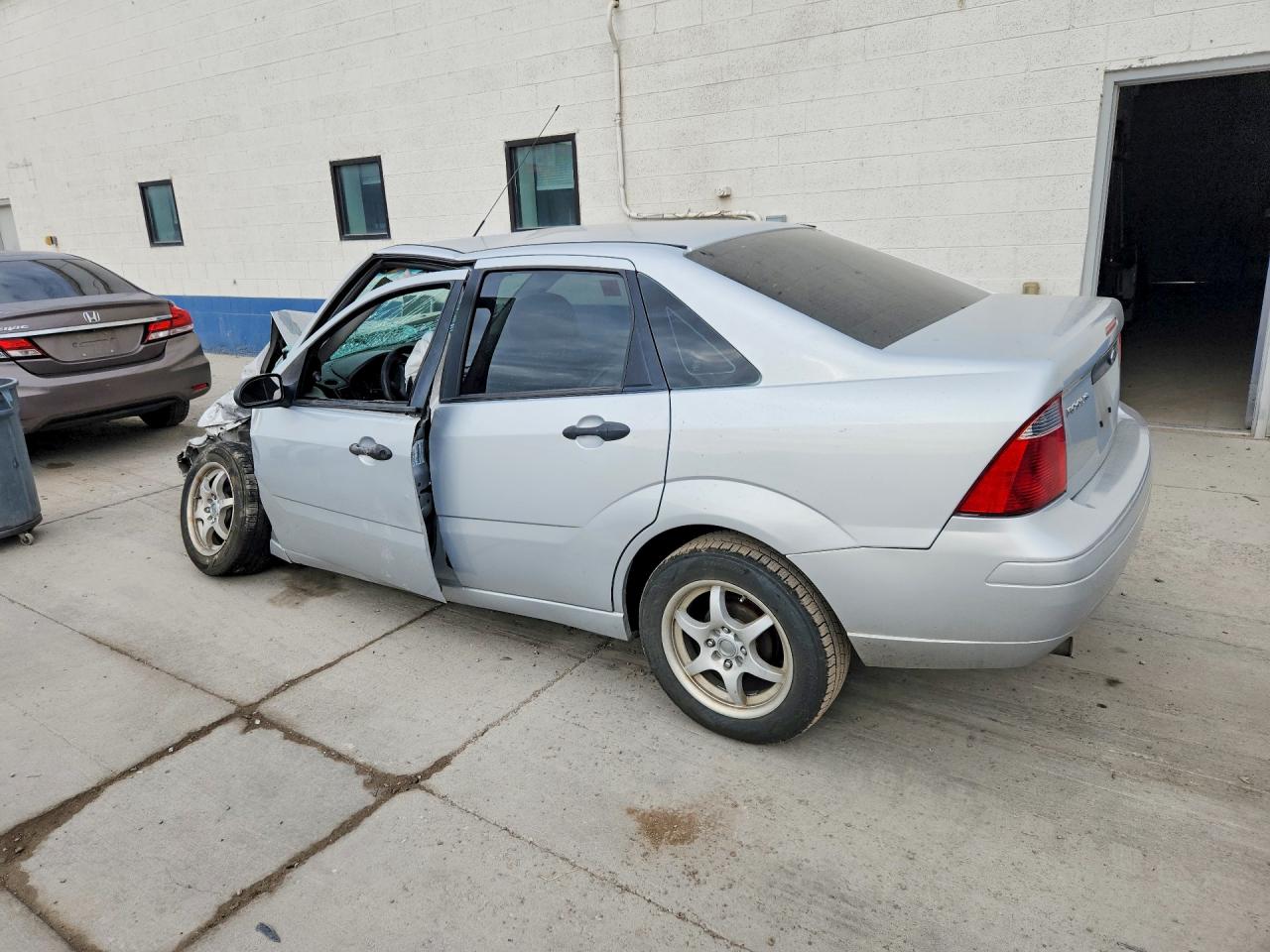 2007 Ford Focus Zx4 Silver vin: 1FAFP34N97W179827