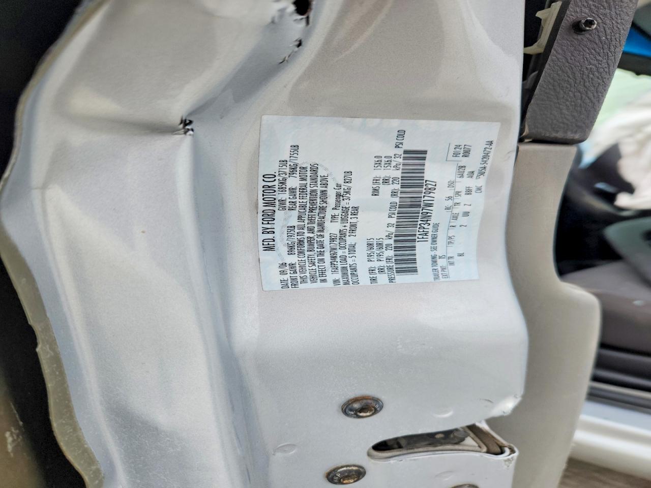 2007 Ford Focus Zx4 Silver vin: 1FAFP34N97W179827