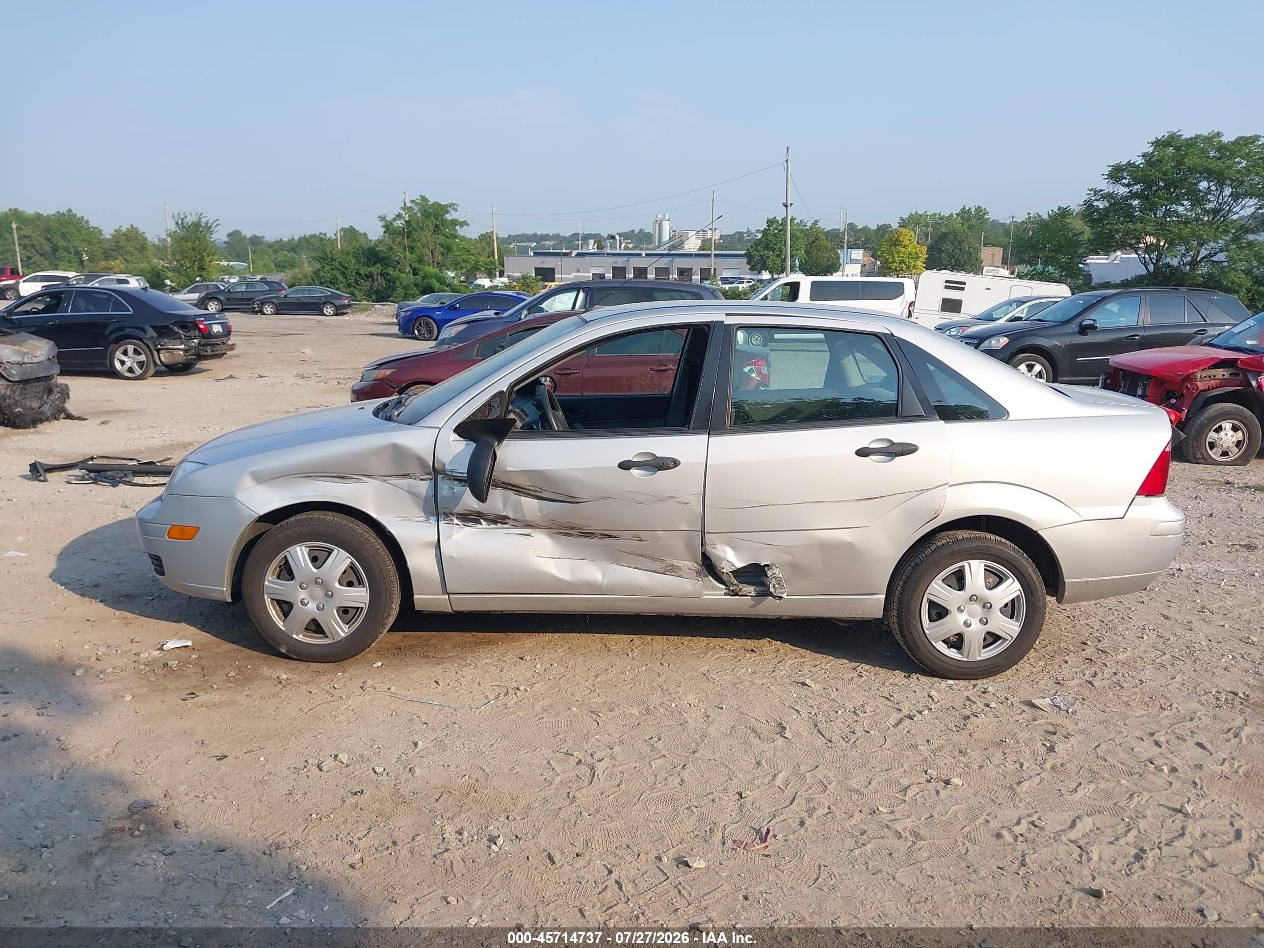2007 Ford Focus S/se/ses Silver vin: 1FAFP34N97W196479