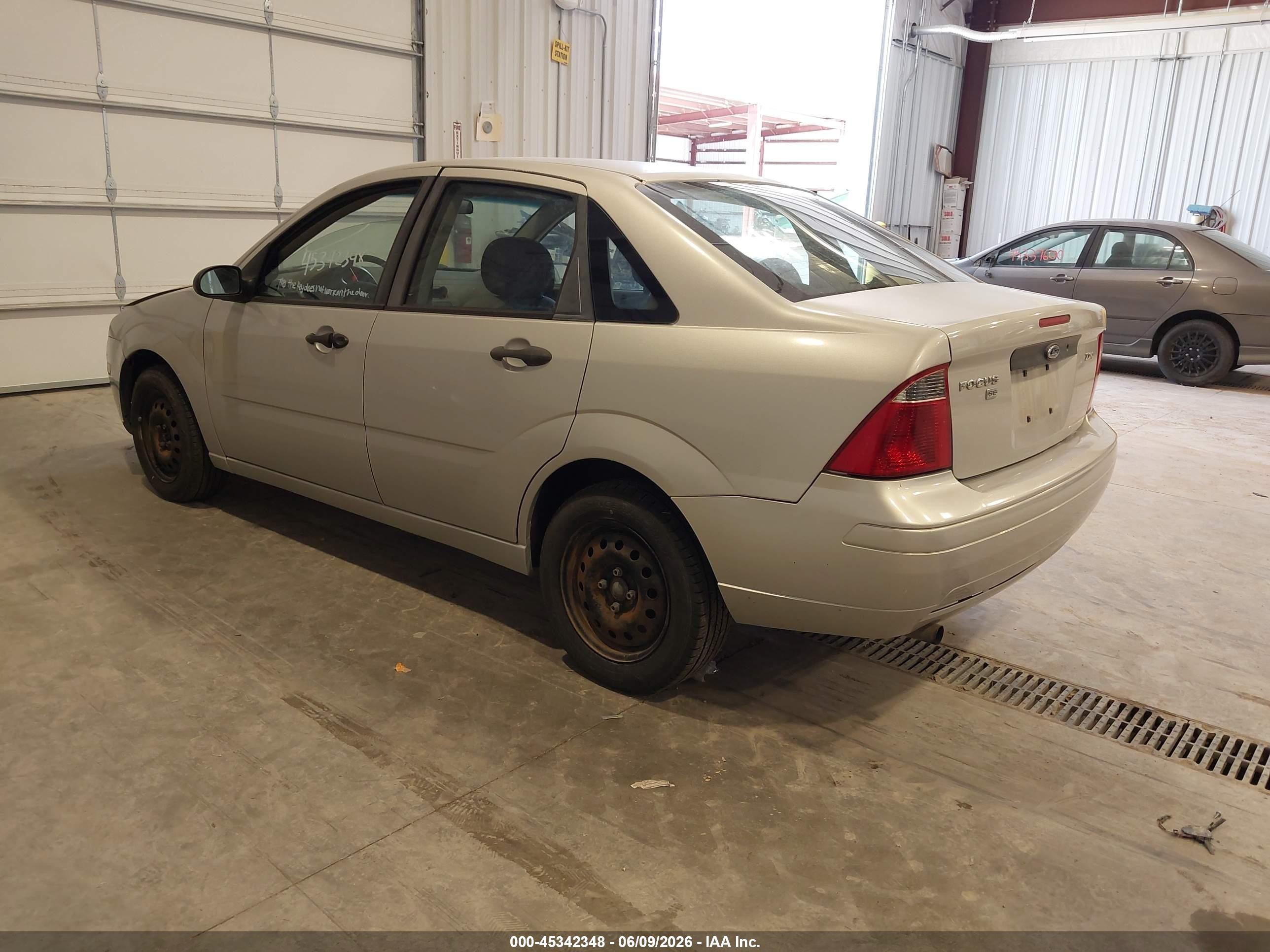 2007 Ford Focus S/se/ses Silver vin: 1FAFP34N97W257216