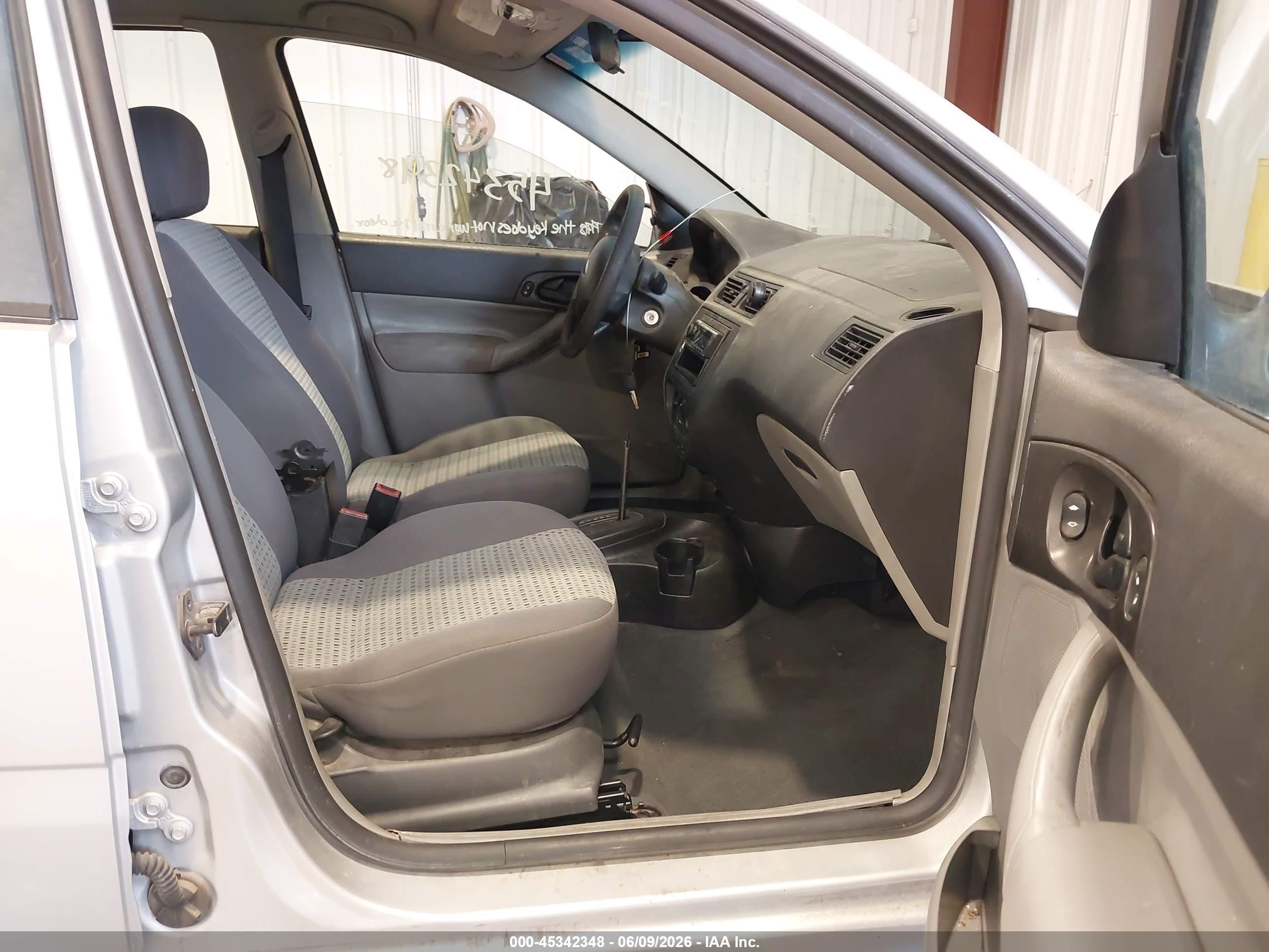 2007 Ford Focus S/se/ses Silver vin: 1FAFP34N97W257216
