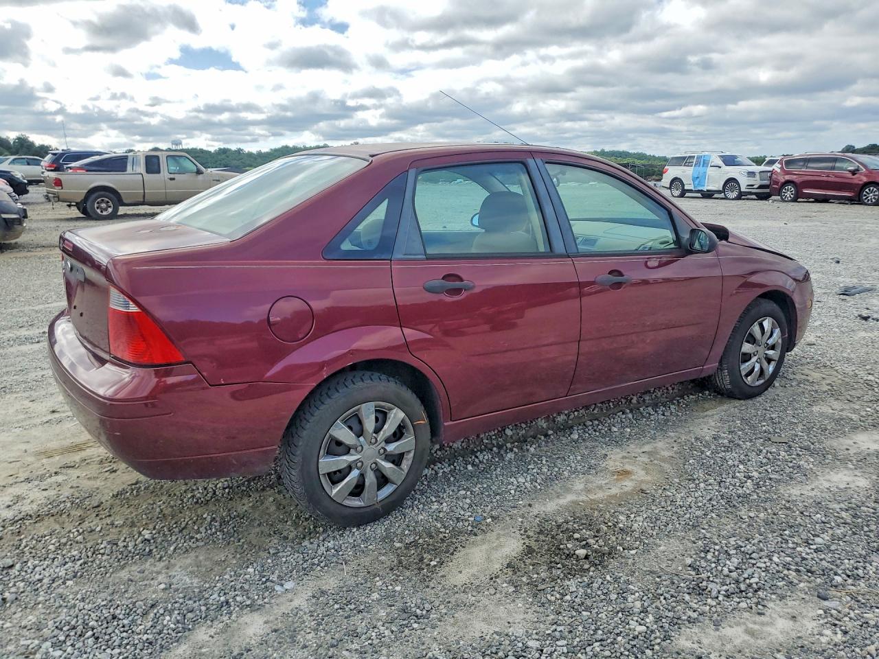 2007 Ford Focus Zx4 Red vin: 1FAFP34N97W259449