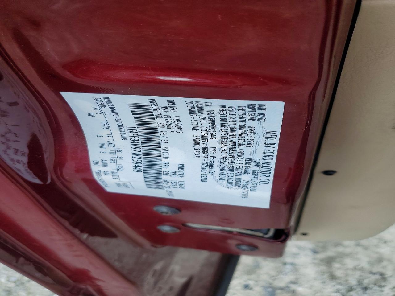 2007 Ford Focus Zx4 Red vin: 1FAFP34N97W259449
