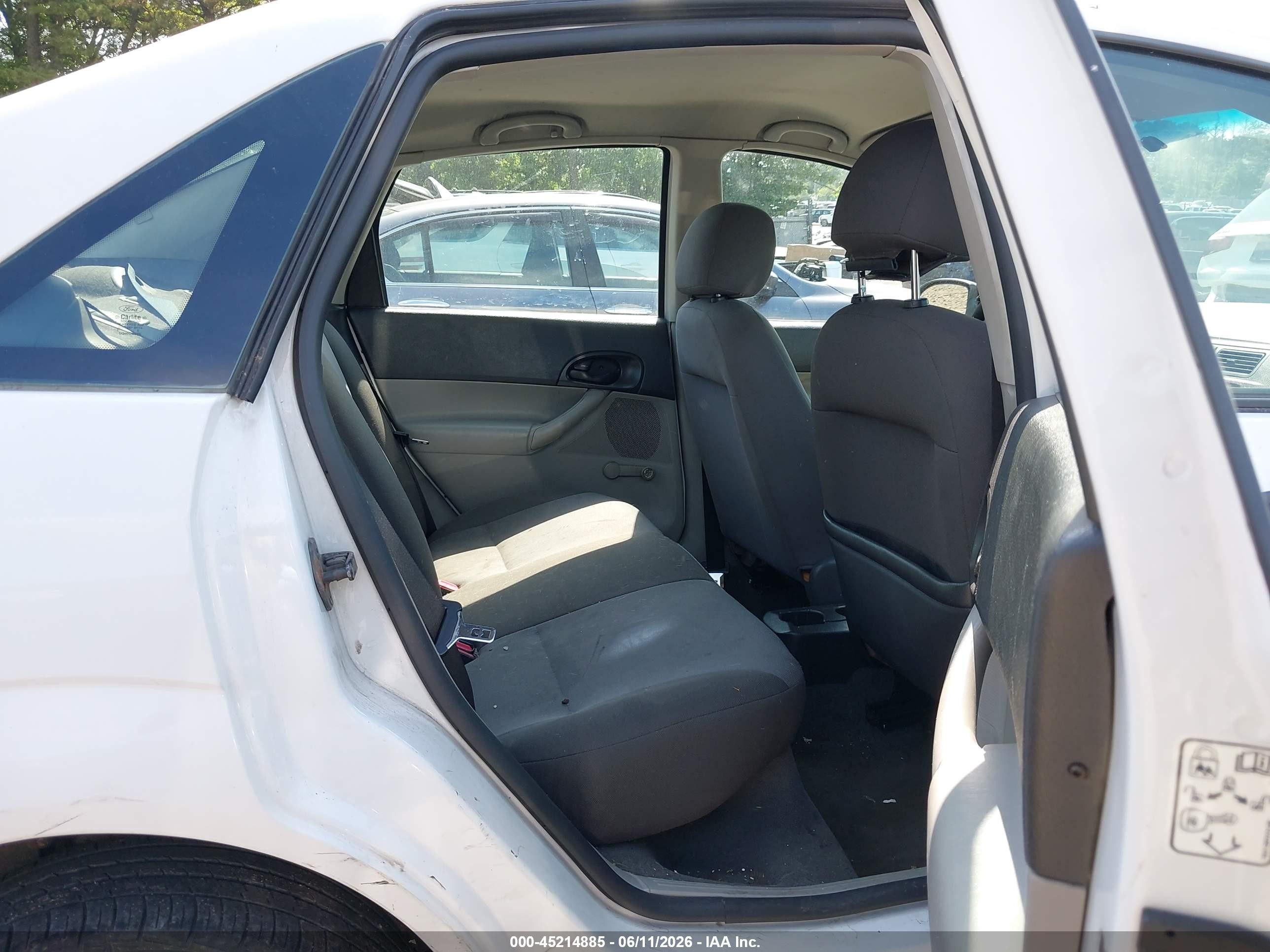 2007 Ford Focus S/se/ses Белый vin: 1FAFP34N97W349619