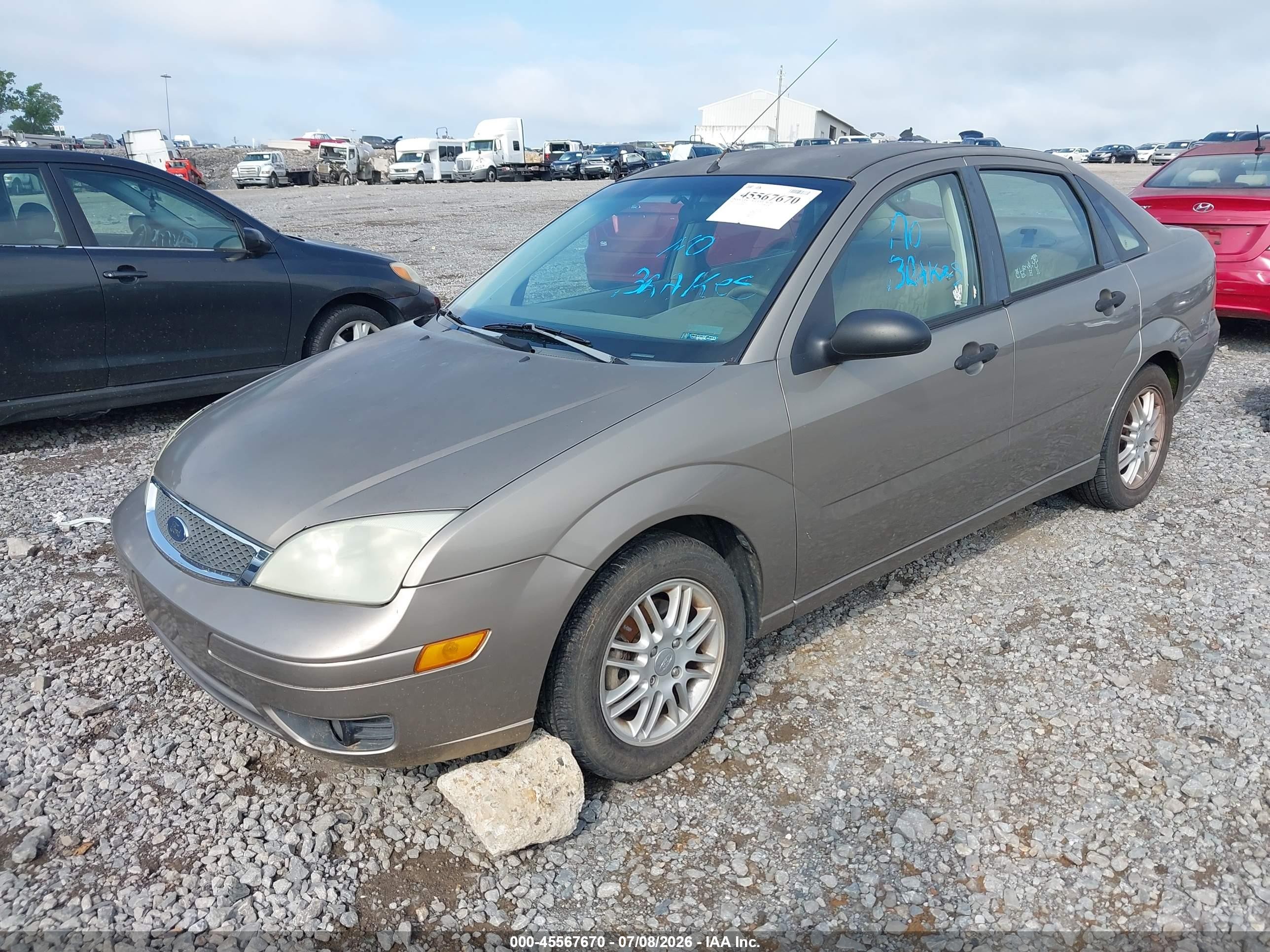 2005 Ford Focus Zx4 Champagne vin: 1FAFP34NX5W200147