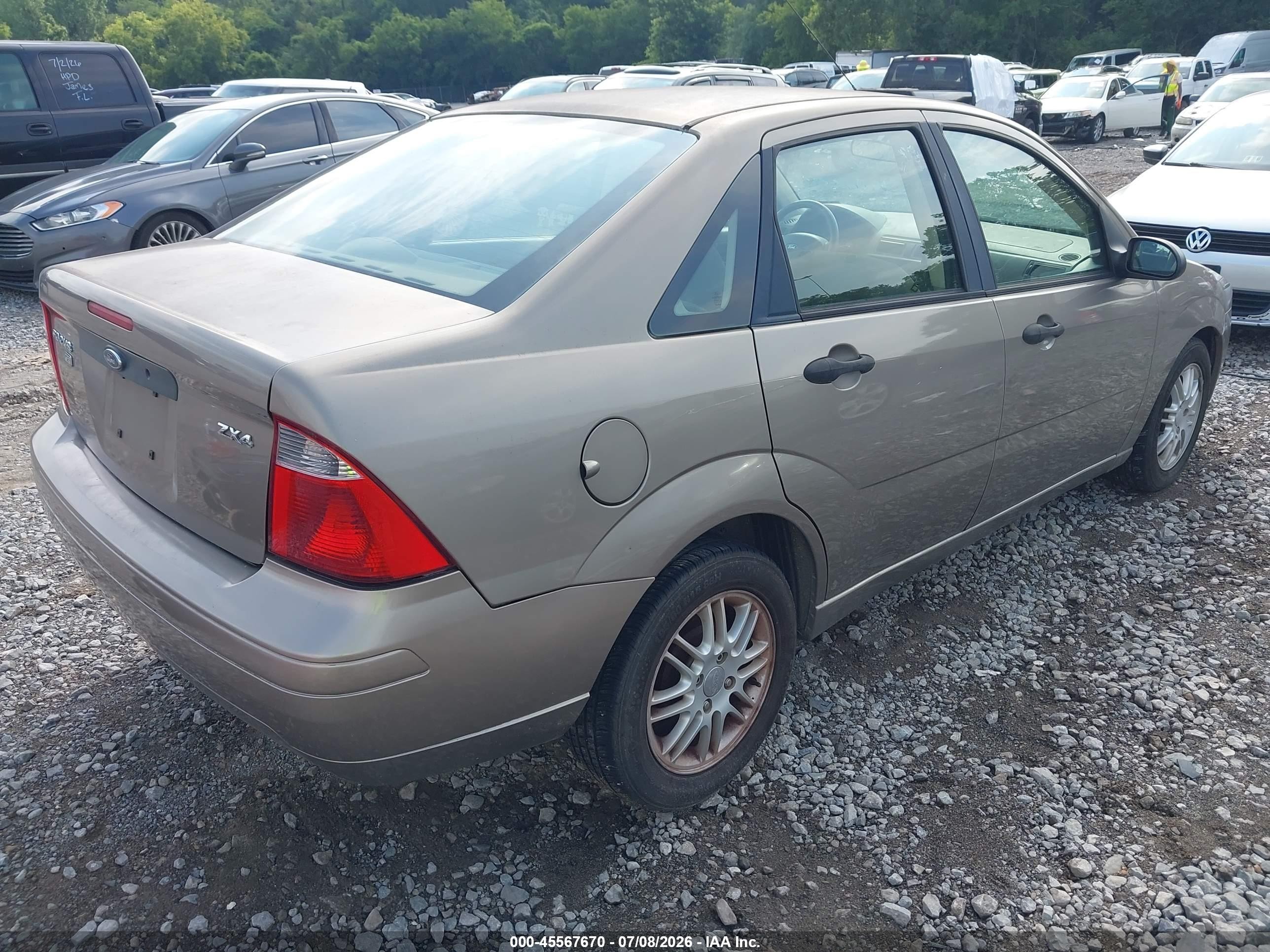 2005 Ford Focus Zx4 Champagne vin: 1FAFP34NX5W200147