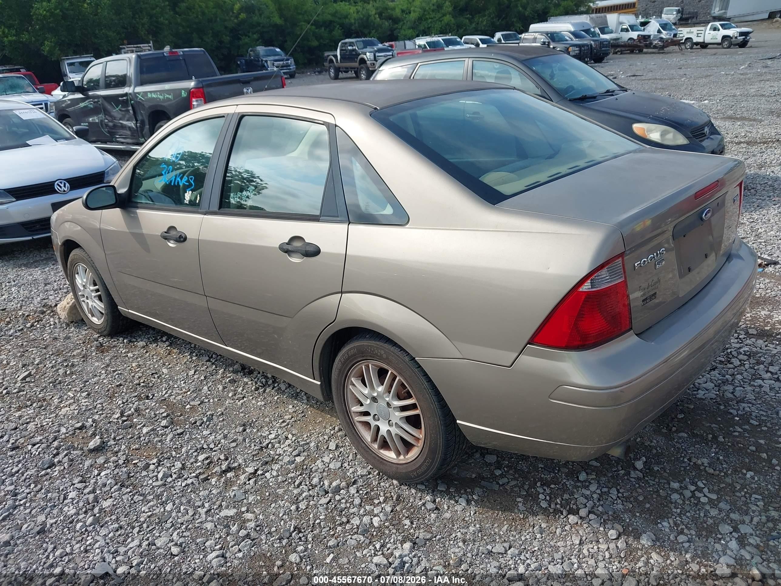 2005 Ford Focus Zx4 Champagne vin: 1FAFP34NX5W200147