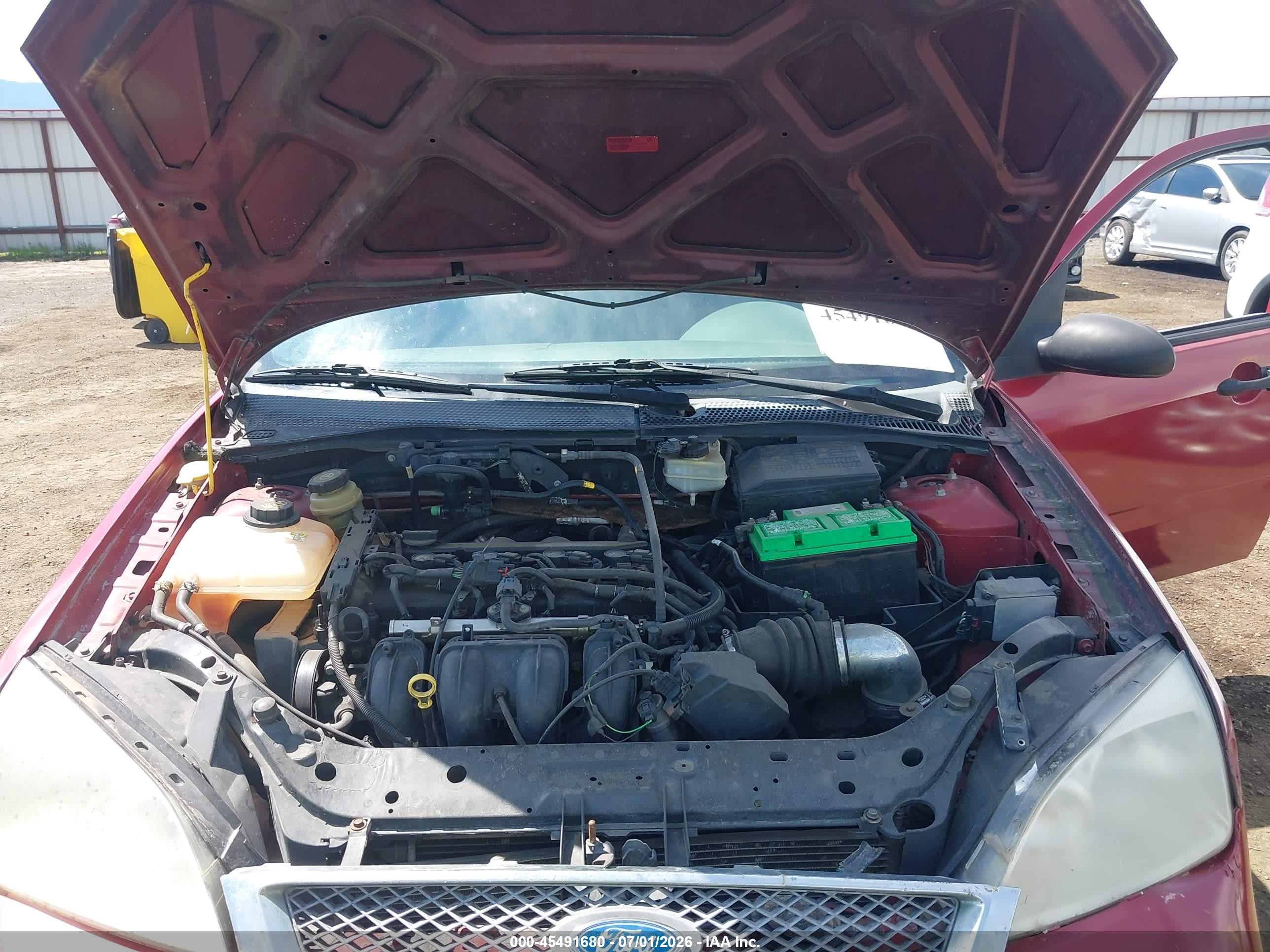 2005 Ford Focus Zx4 Burgundy vin: 1FAFP34NX5W233326