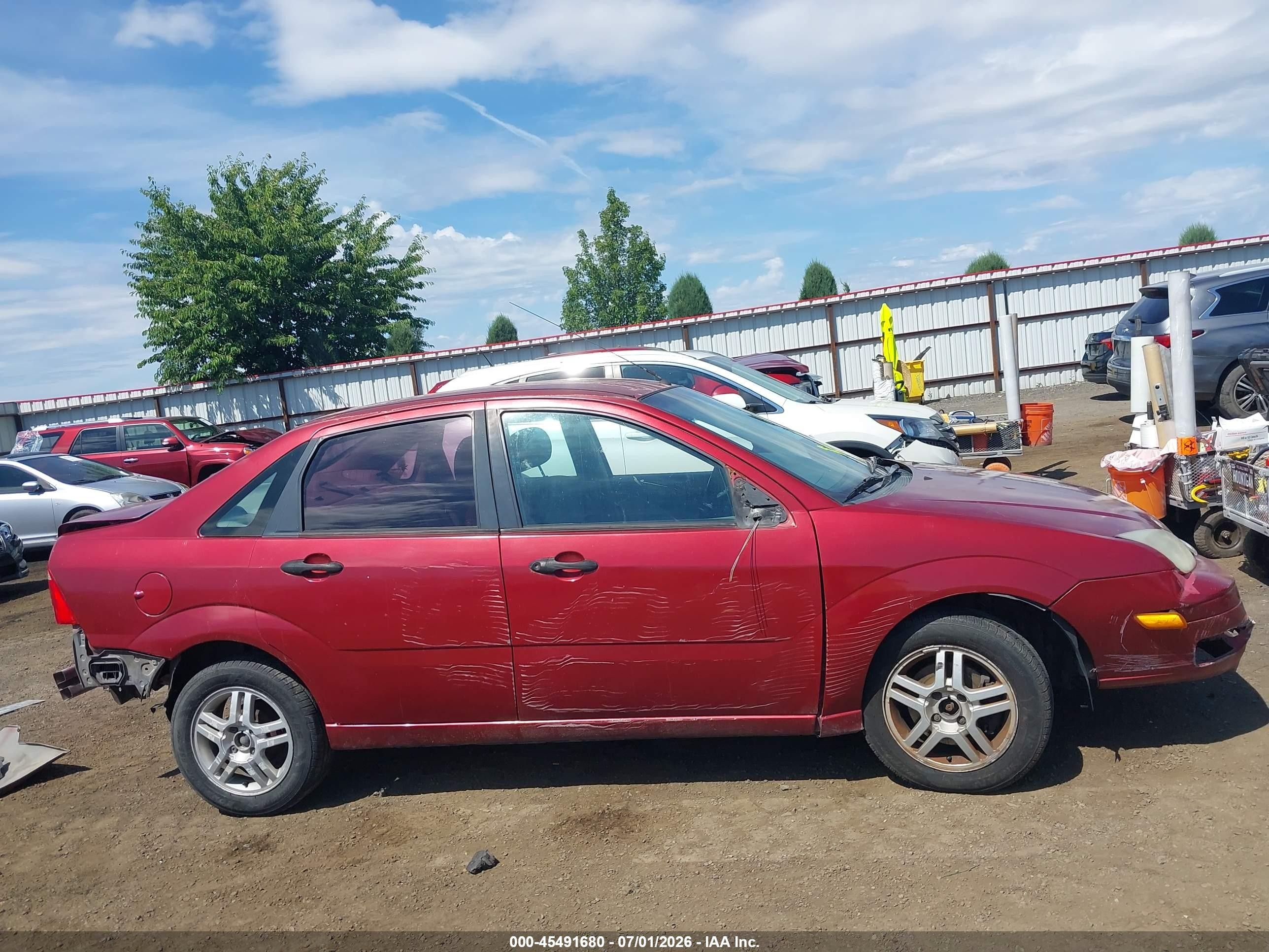 2005 Ford Focus Zx4 Burgundy vin: 1FAFP34NX5W233326