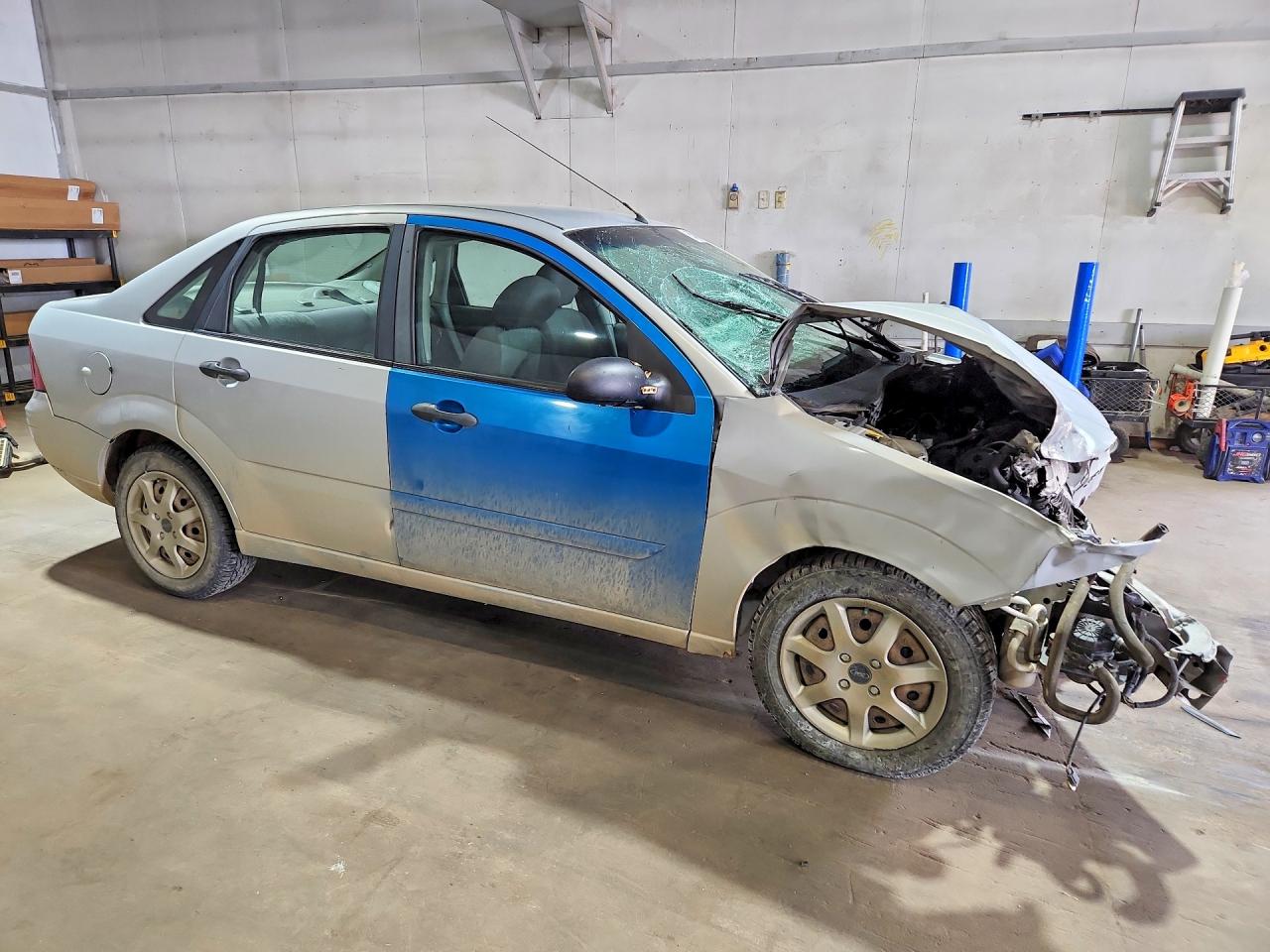 2005 Ford Focus Zx4 Silver vin: 1FAFP34NX5W234296