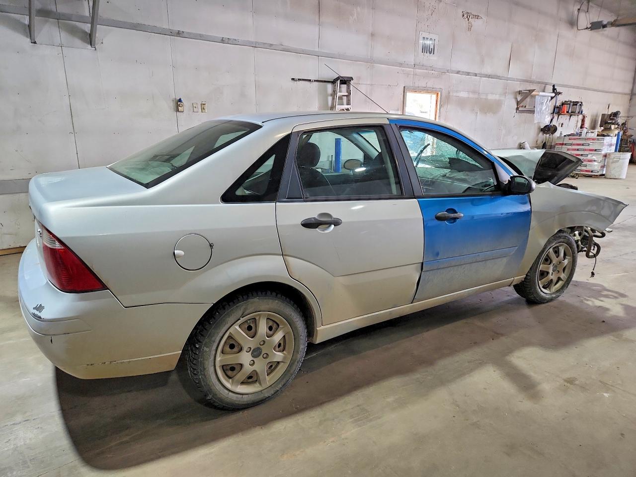 2005 Ford Focus Zx4 Silver vin: 1FAFP34NX5W234296