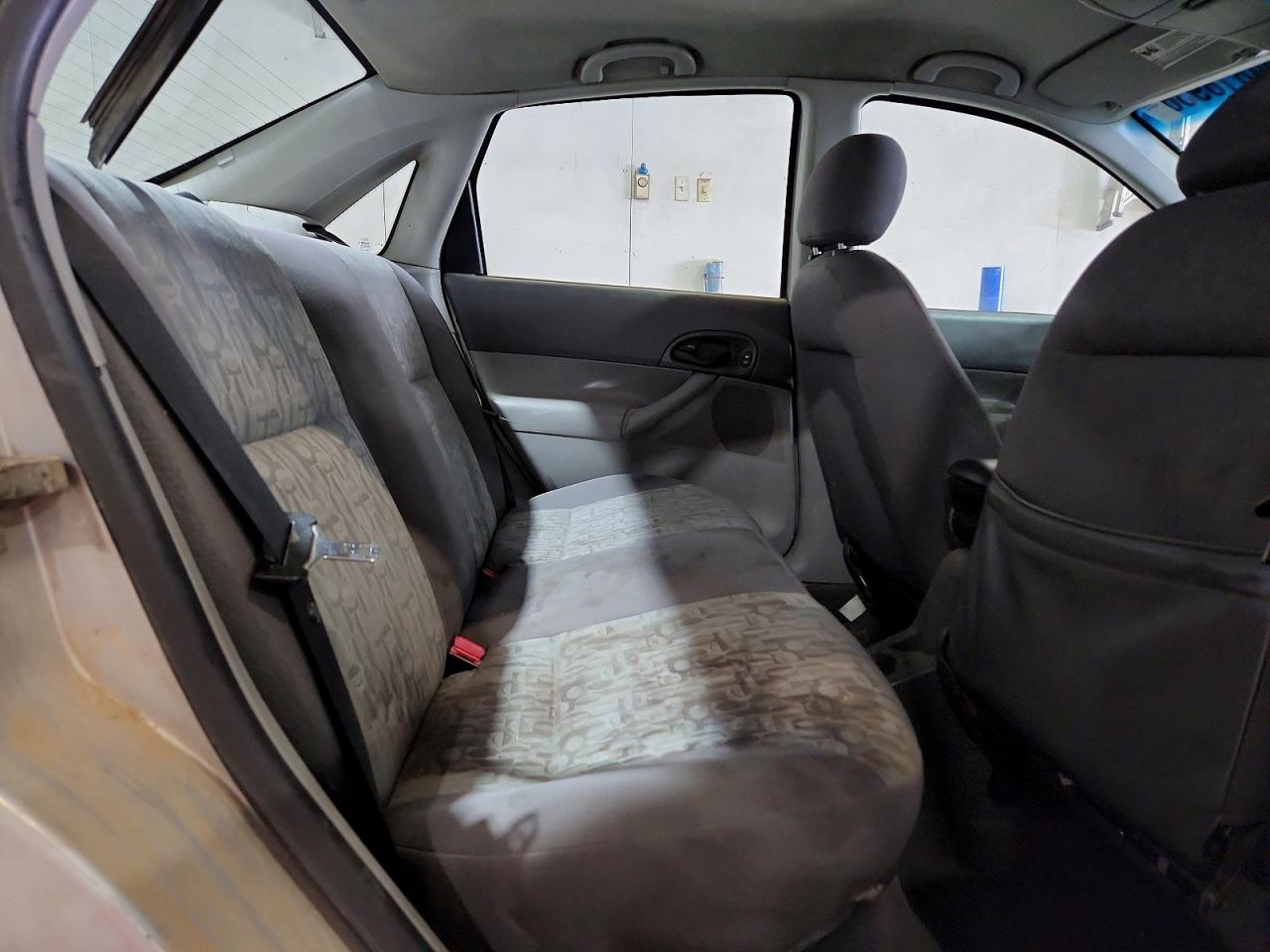 2005 Ford Focus Zx4 Silver vin: 1FAFP34NX5W234296