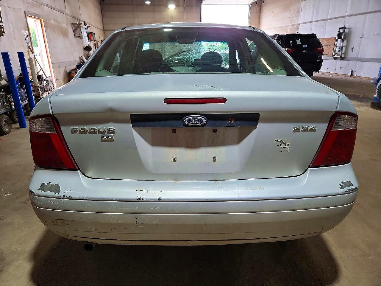 2005 Ford Focus Zx4 Silver vin: 1FAFP34NX5W234296