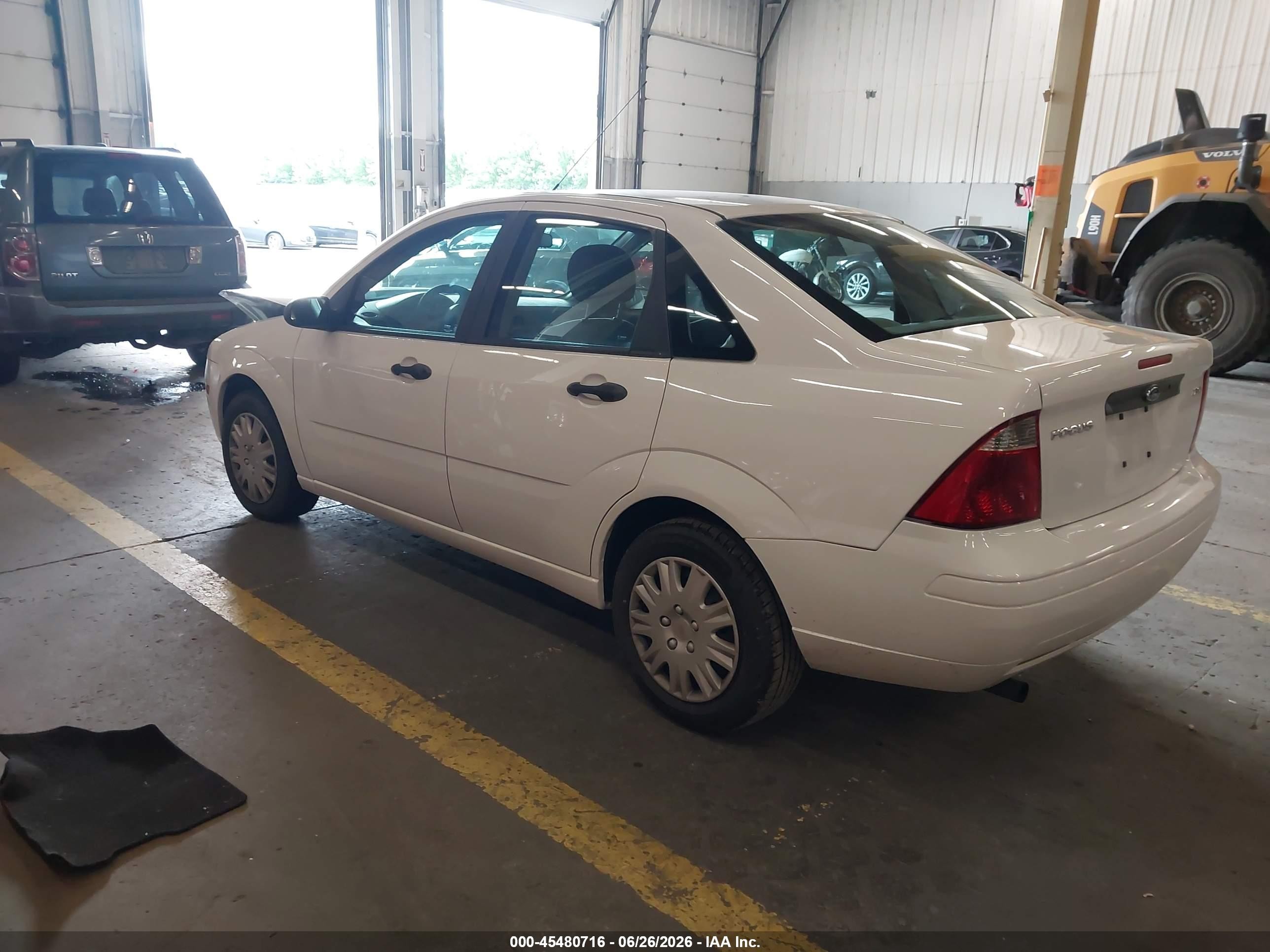 2005 Ford Focus Zx4 Белый vin: 1FAFP34NX5W250501