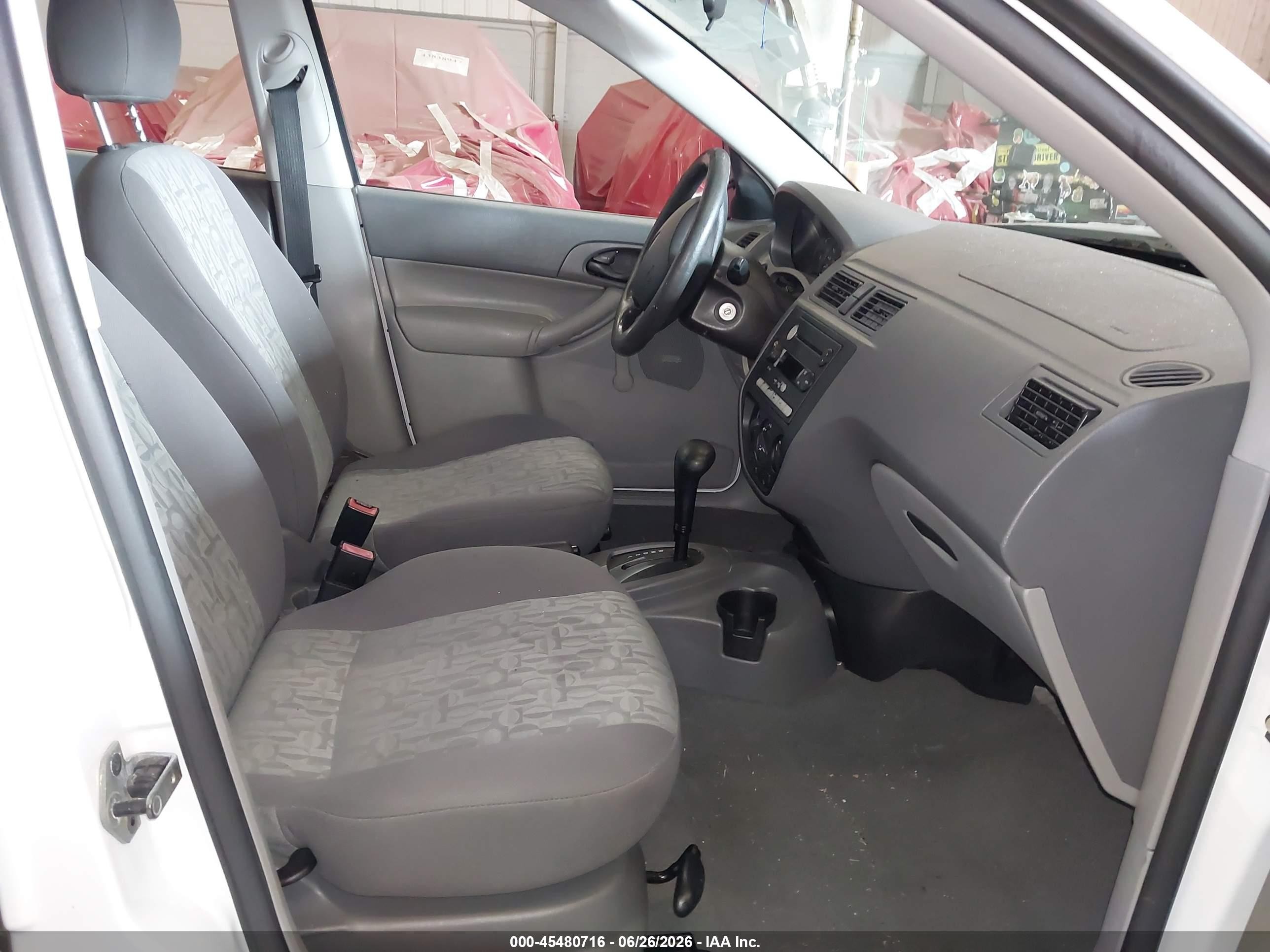 2005 Ford Focus Zx4 Белый vin: 1FAFP34NX5W250501