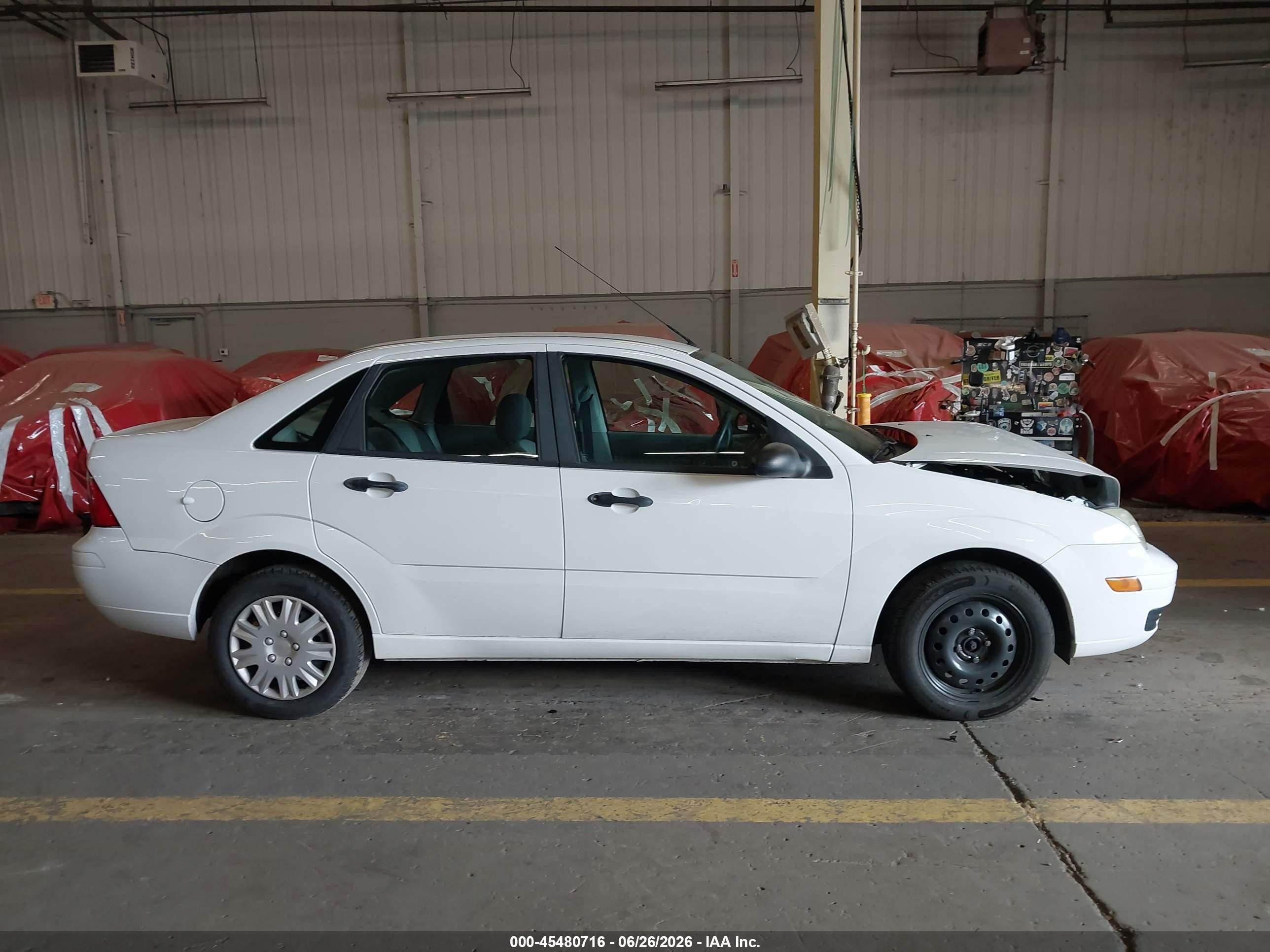 2005 Ford Focus Zx4 Белый vin: 1FAFP34NX5W250501