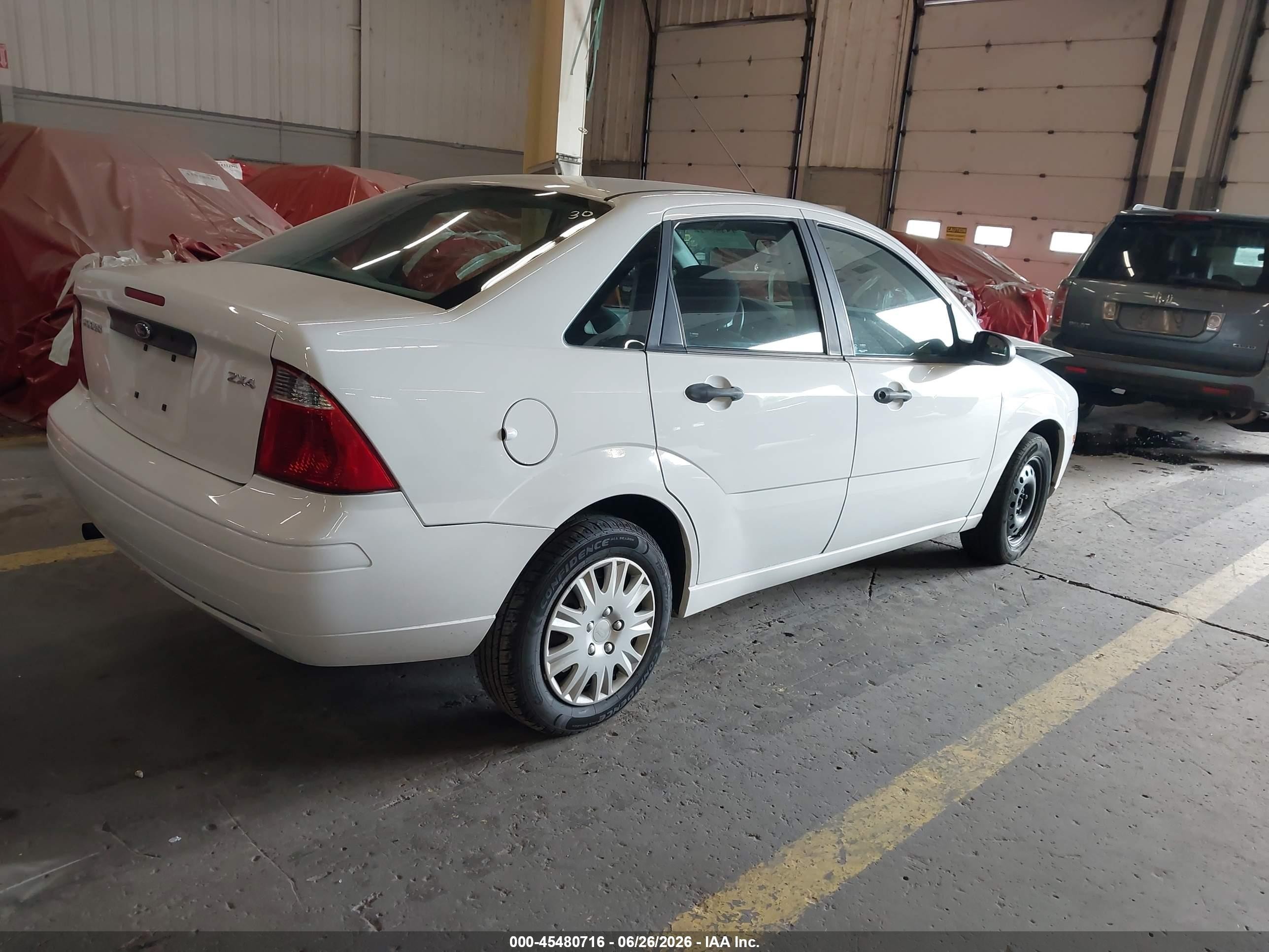 2005 Ford Focus Zx4 Белый vin: 1FAFP34NX5W250501