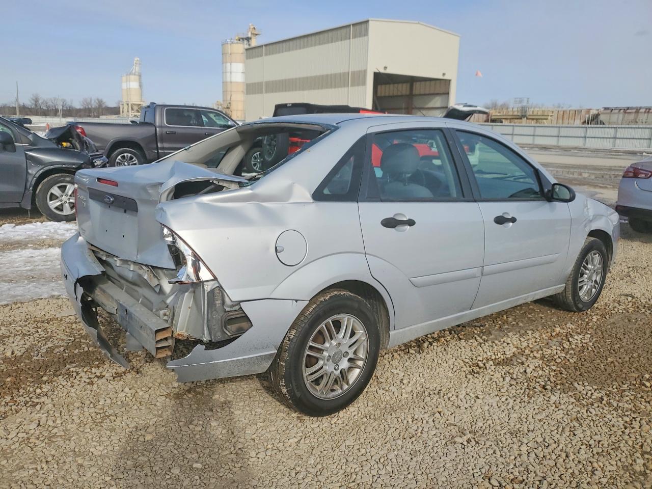 2005 Ford Focus Zx4 Серебряный vin: 1FAFP34NX5W256167