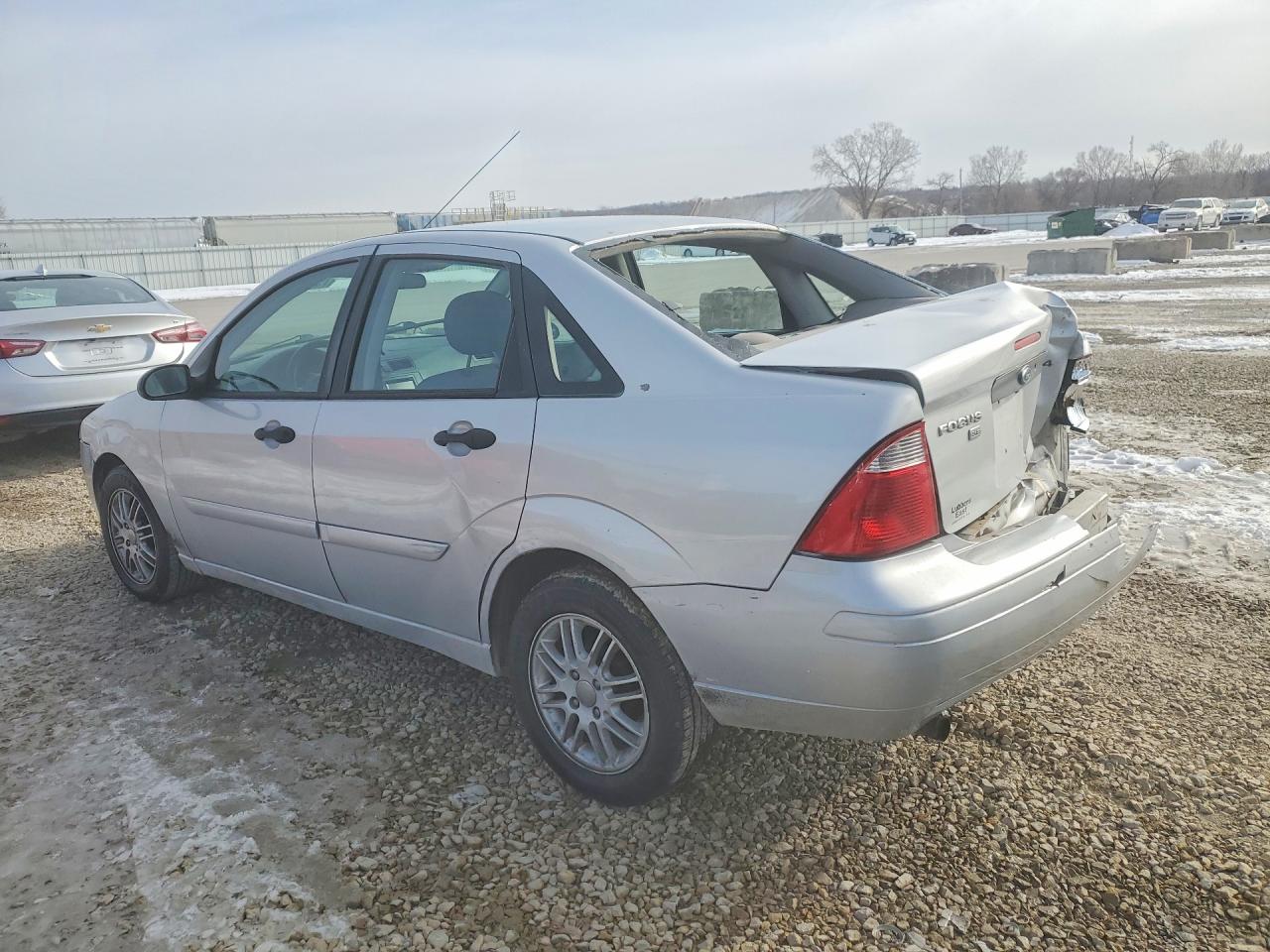 2005 Ford Focus Zx4 Серебряный vin: 1FAFP34NX5W256167