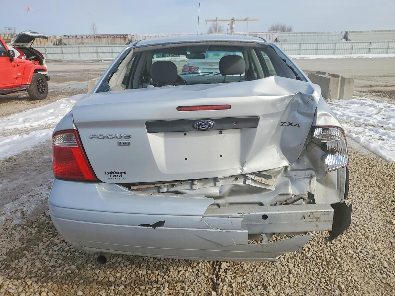 2005 Ford Focus Zx4 Серебряный vin: 1FAFP34NX5W256167
