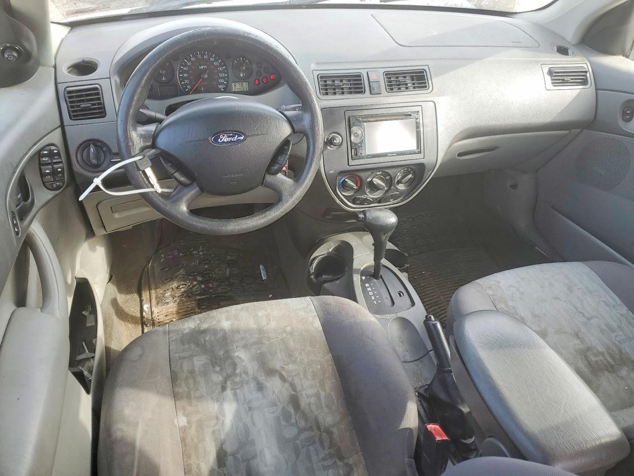 2005 Ford Focus Zx4 Серебряный vin: 1FAFP34NX5W256167