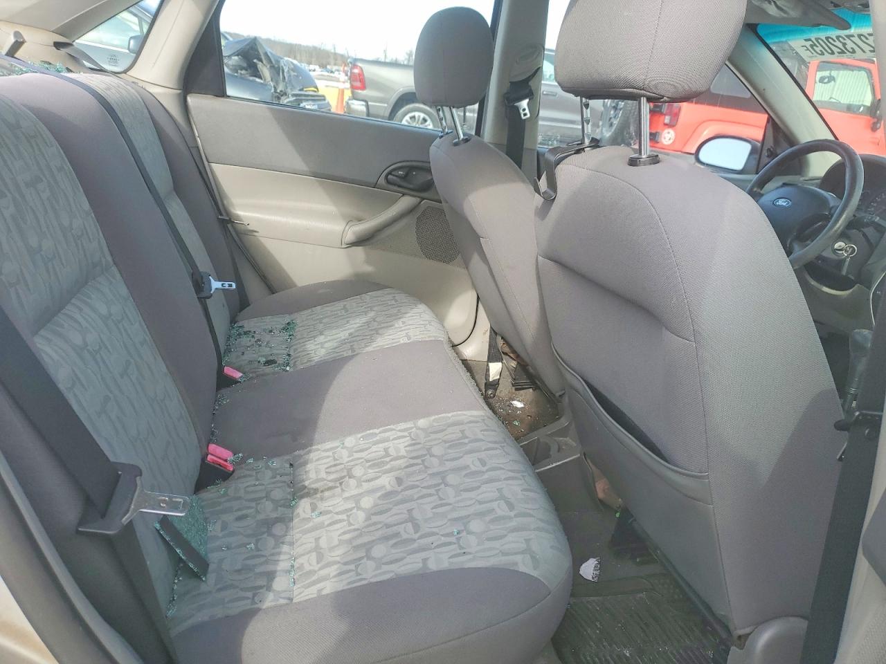 2005 Ford Focus Zx4 Серебряный vin: 1FAFP34NX5W256167