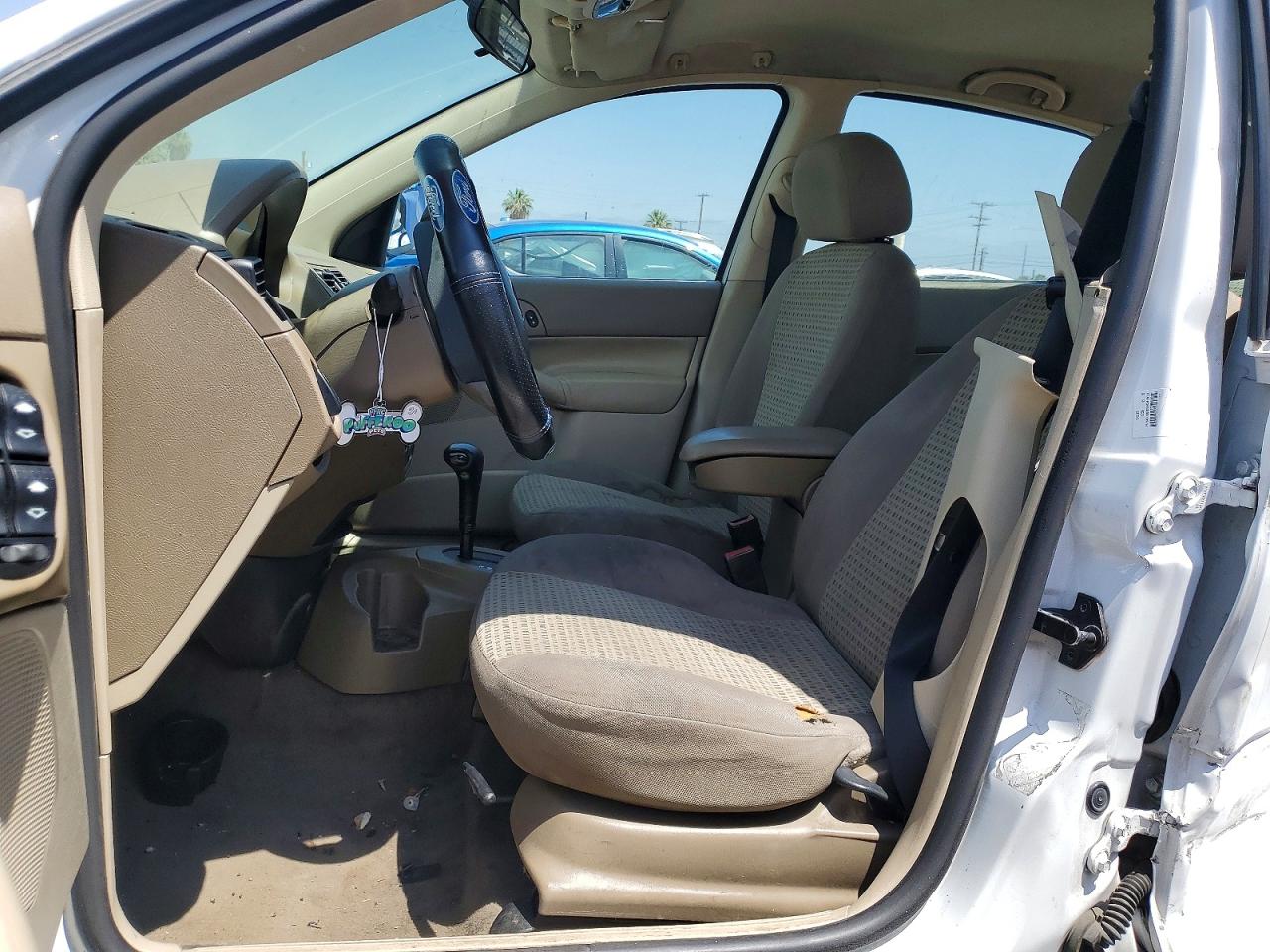 2006 Ford Focus Zx4 White vin: 1FAFP34NX6W103757