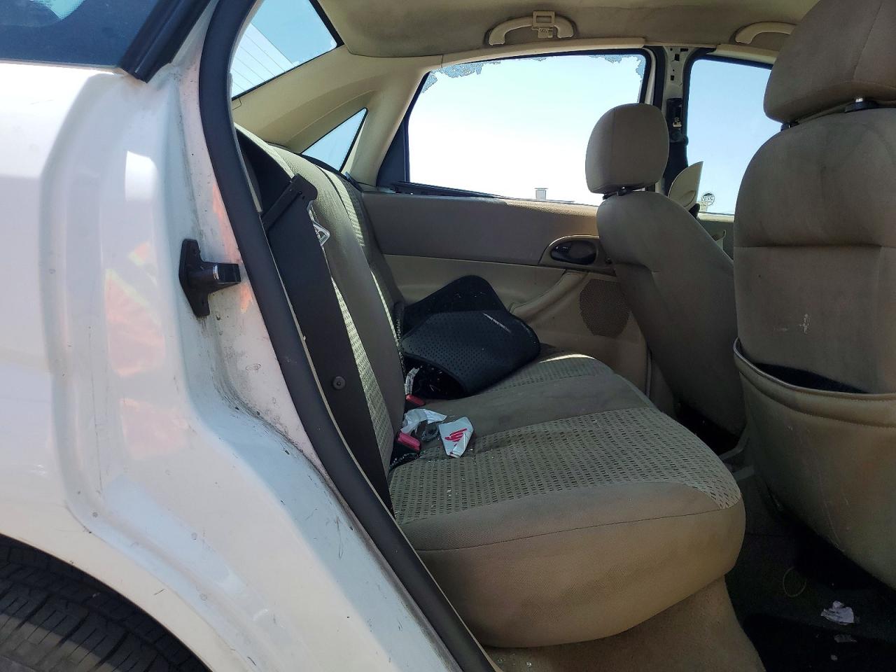 2006 Ford Focus Zx4 White vin: 1FAFP34NX6W103757