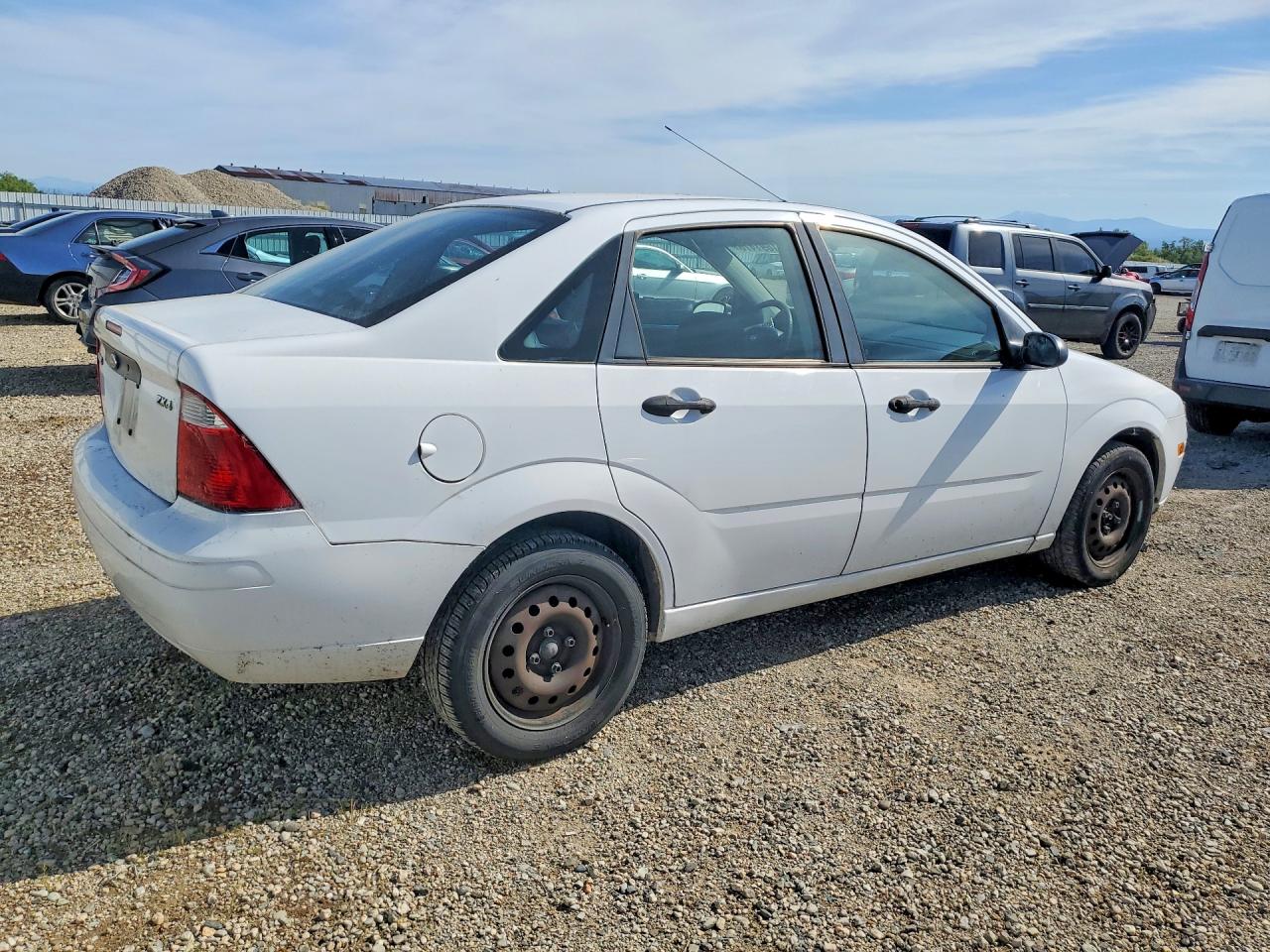 2006 Ford Focus Zx4 White vin: 1FAFP34NX6W131946
