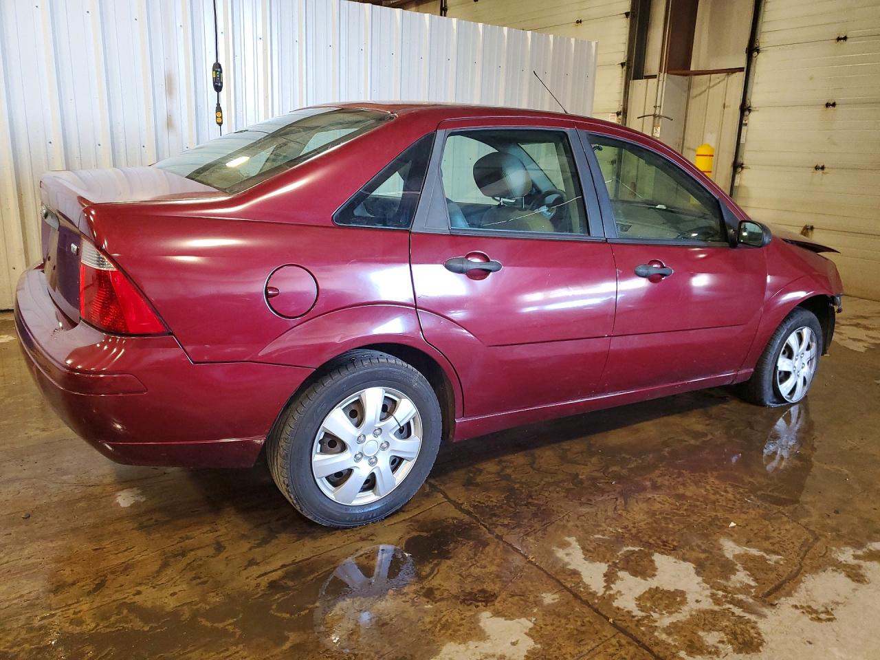 2007 Ford Focus Zx4 Красный vin: 1FAFP34NX7W142981