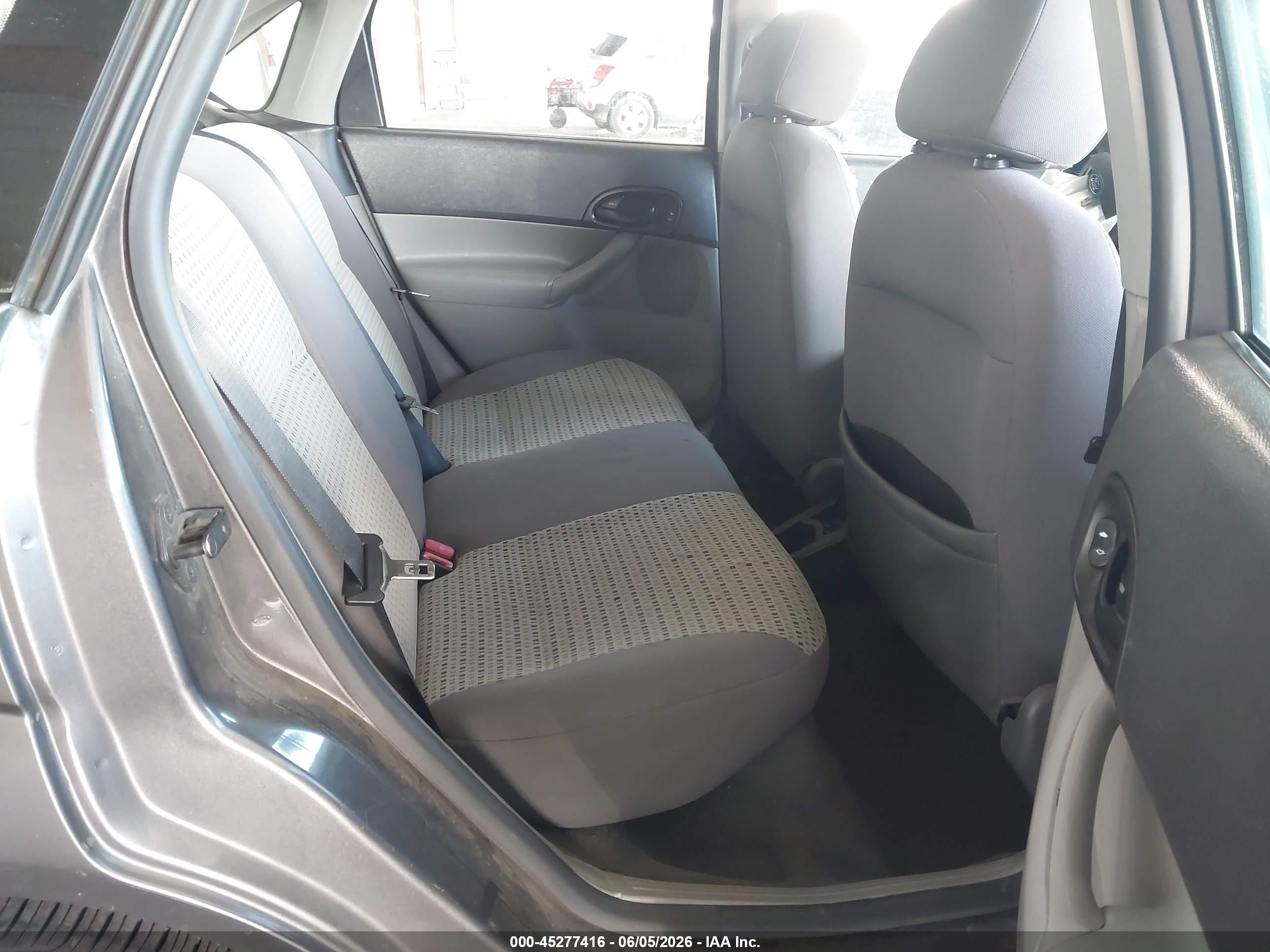 2007 Ford Focus S/se/ses Gray vin: 1FAFP34NX7W161630