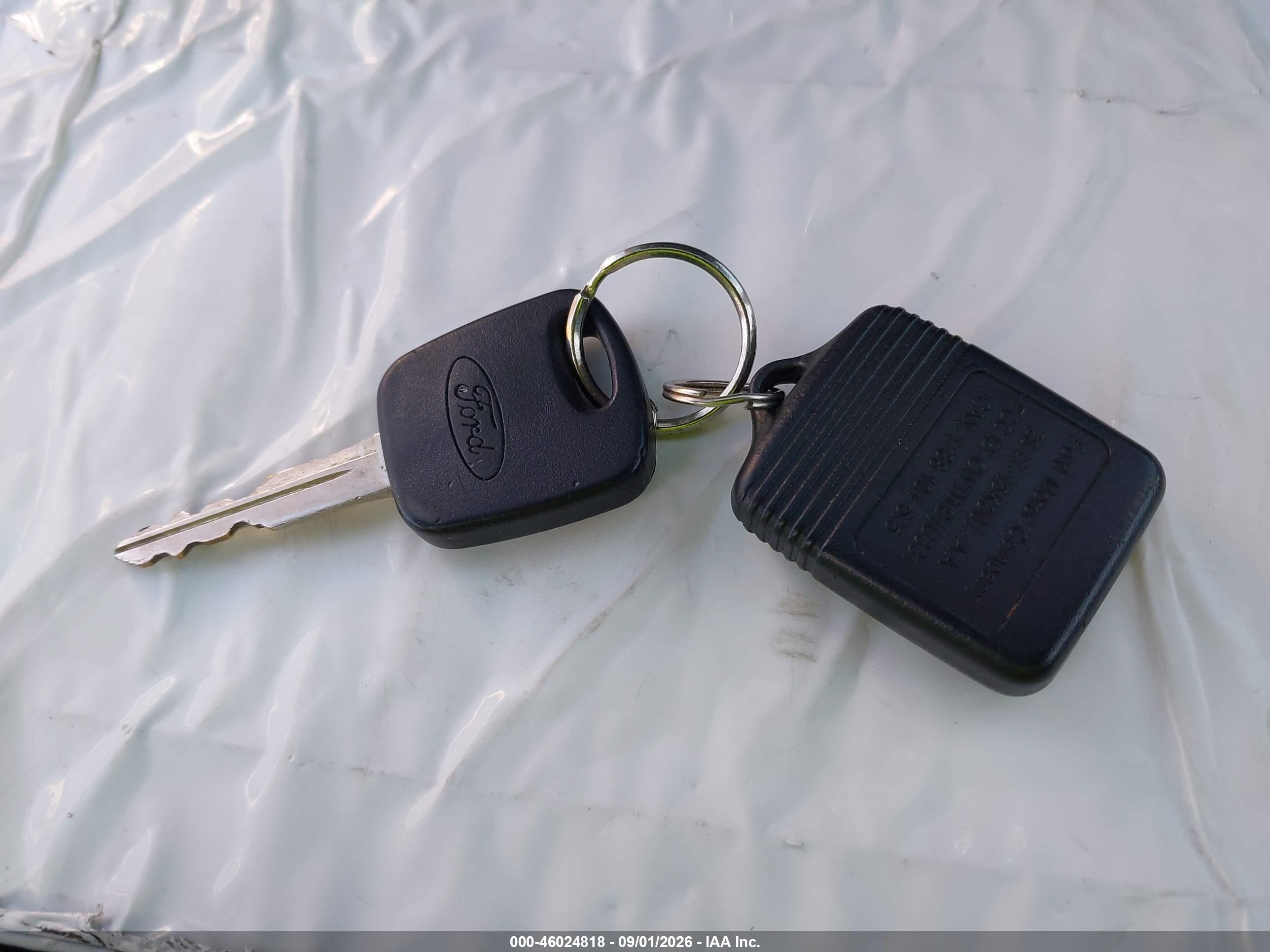 2002 Ford Focus Se Silver vin: 1FAFP34P32W330932