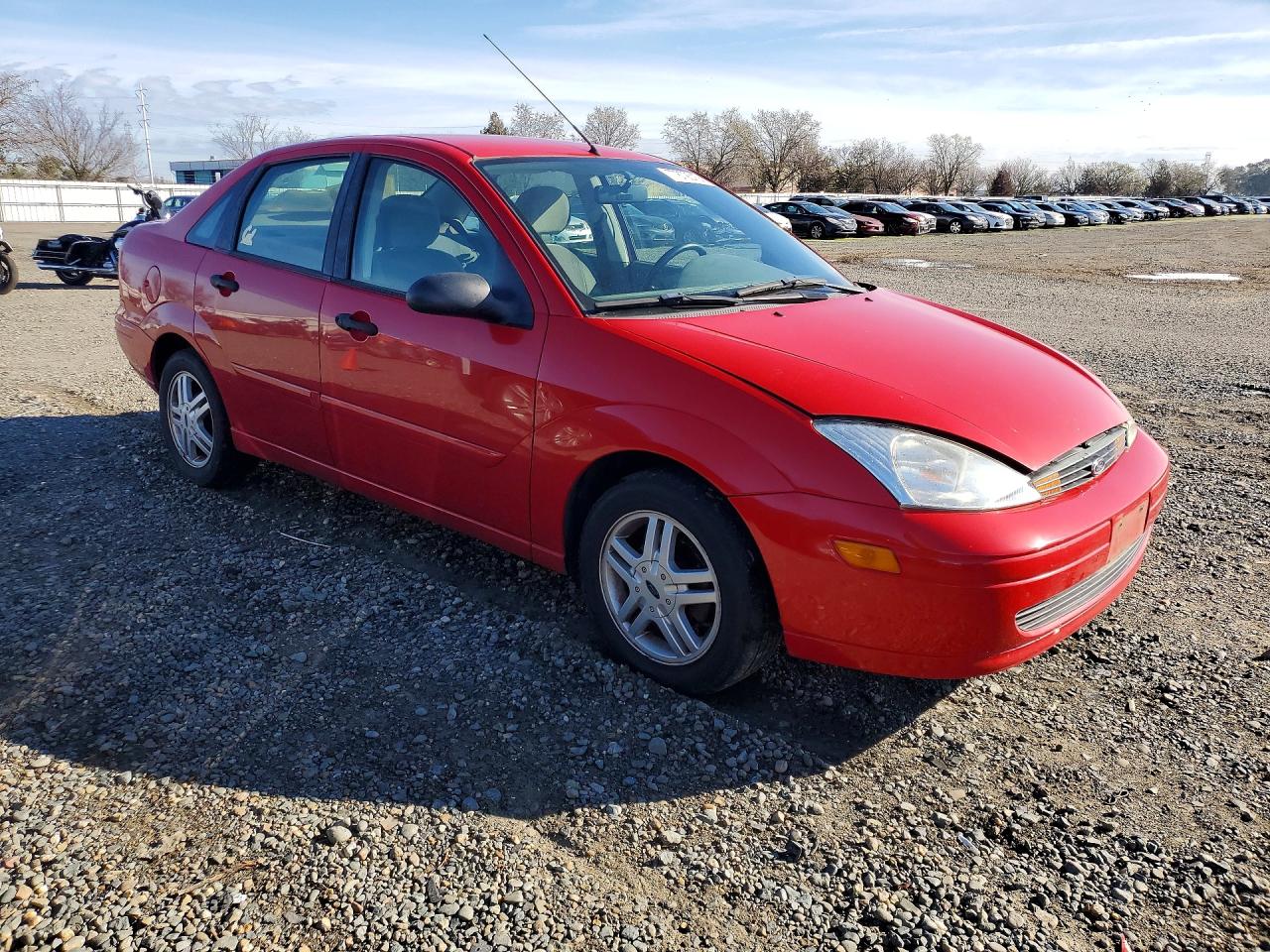 2000 Ford Focus Se Красный vin: 1FAFP34P3YW214753