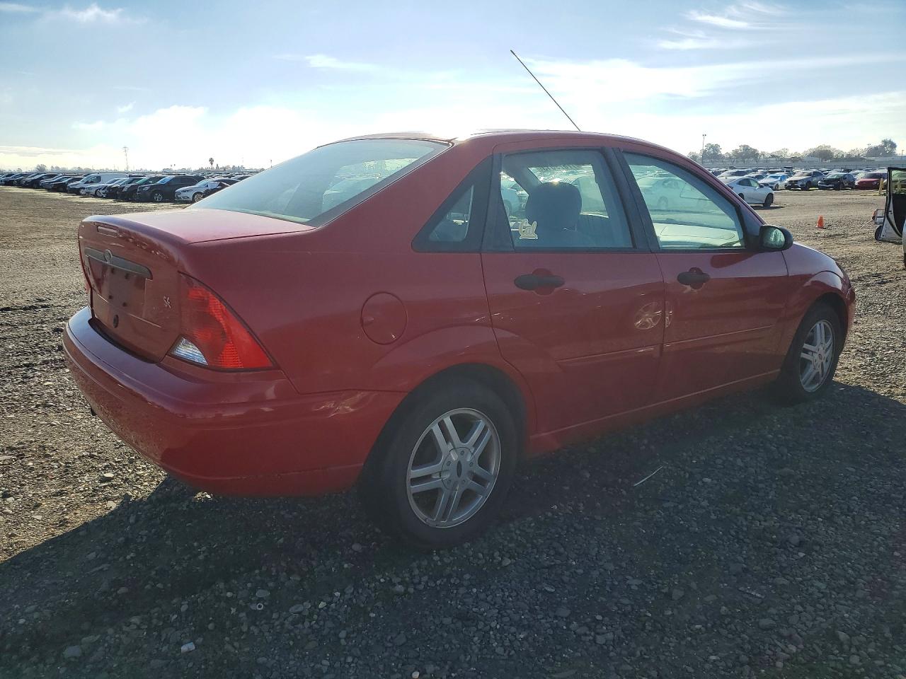 2000 Ford Focus Se Красный vin: 1FAFP34P3YW214753