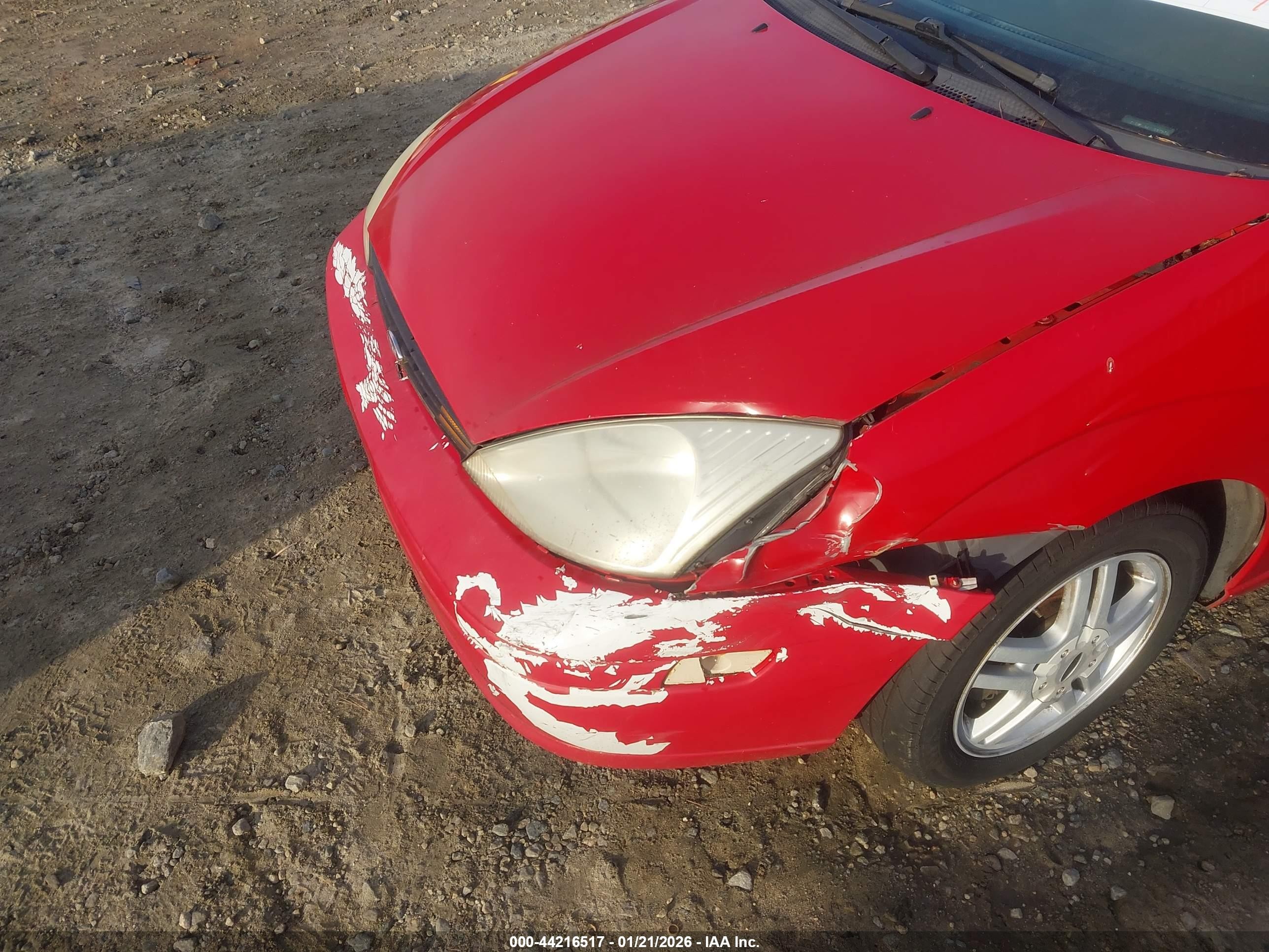 2000 Ford Focus Se Красный vin: 1FAFP34P6YW225259