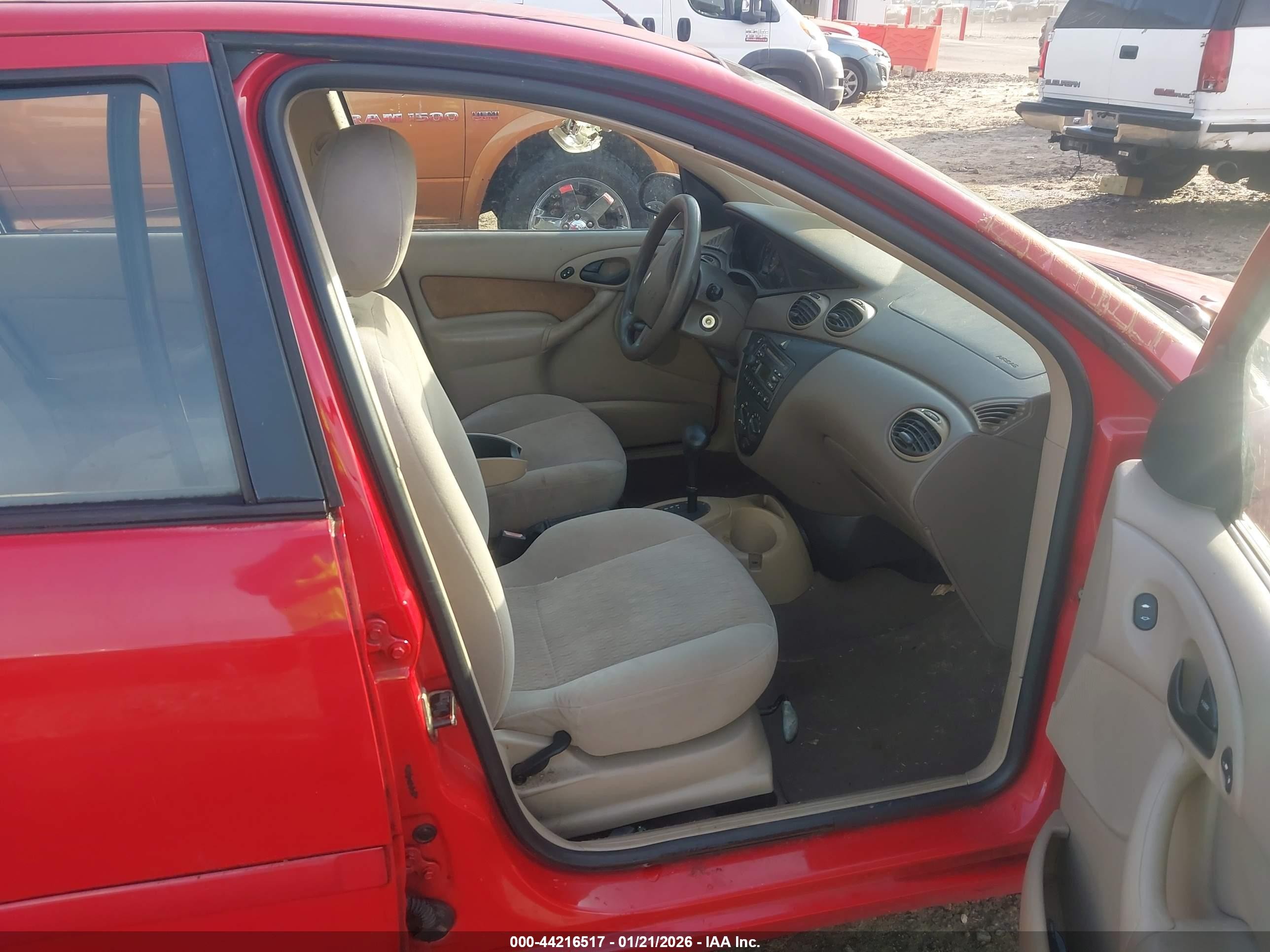 2000 Ford Focus Se Красный vin: 1FAFP34P6YW225259