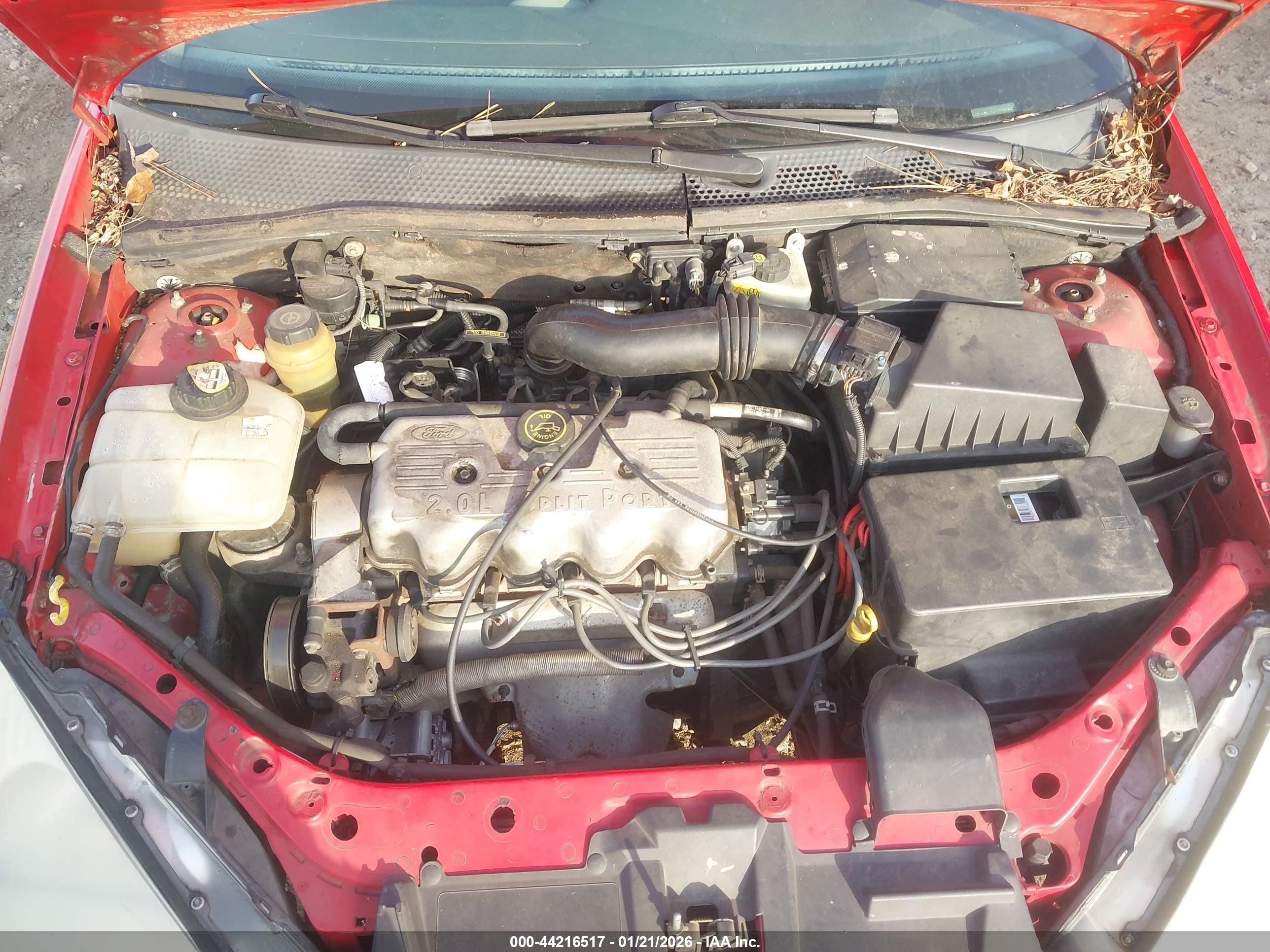 2000 Ford Focus Se Красный vin: 1FAFP34P6YW225259