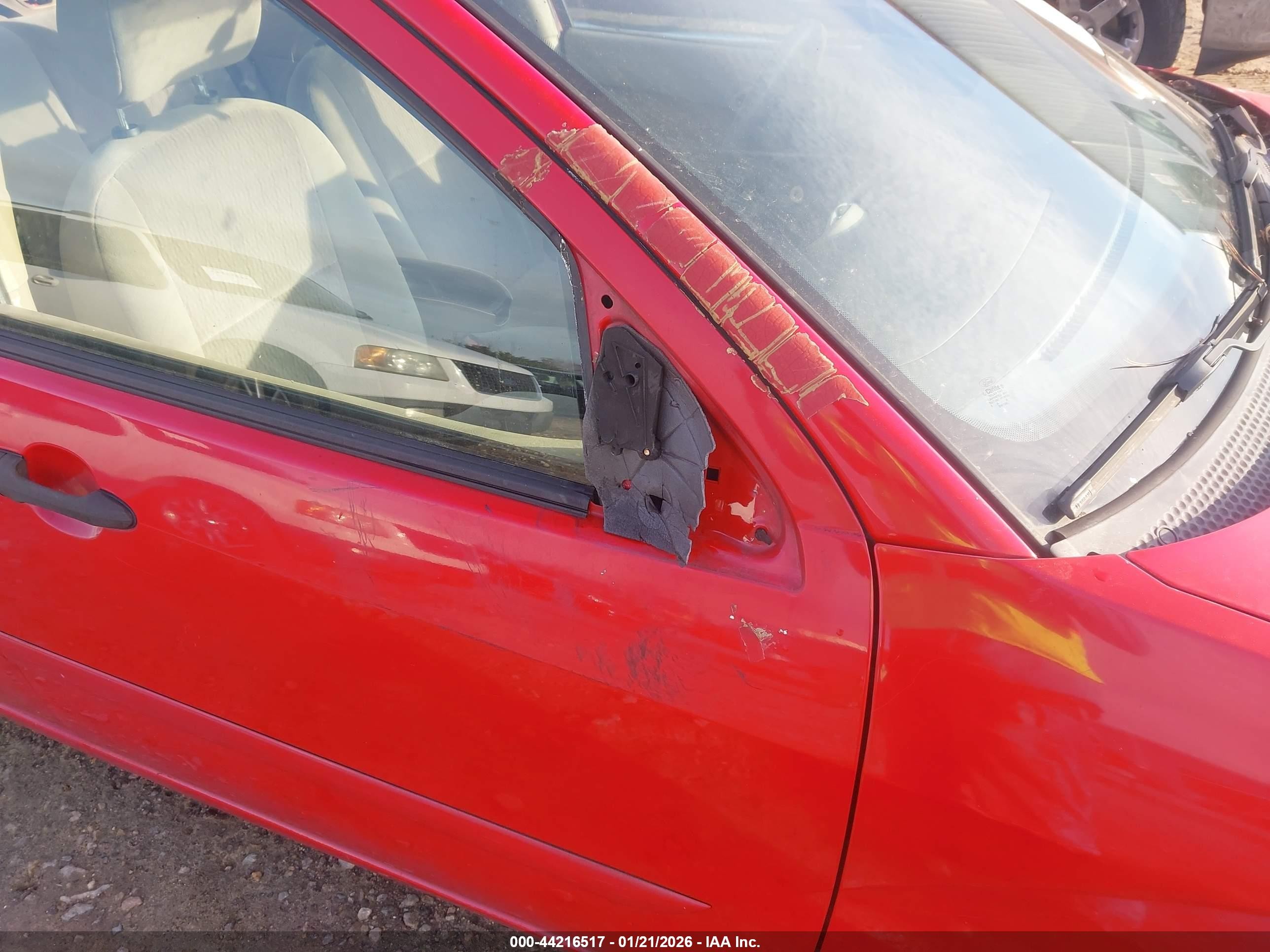 2000 Ford Focus Se Красный vin: 1FAFP34P6YW225259