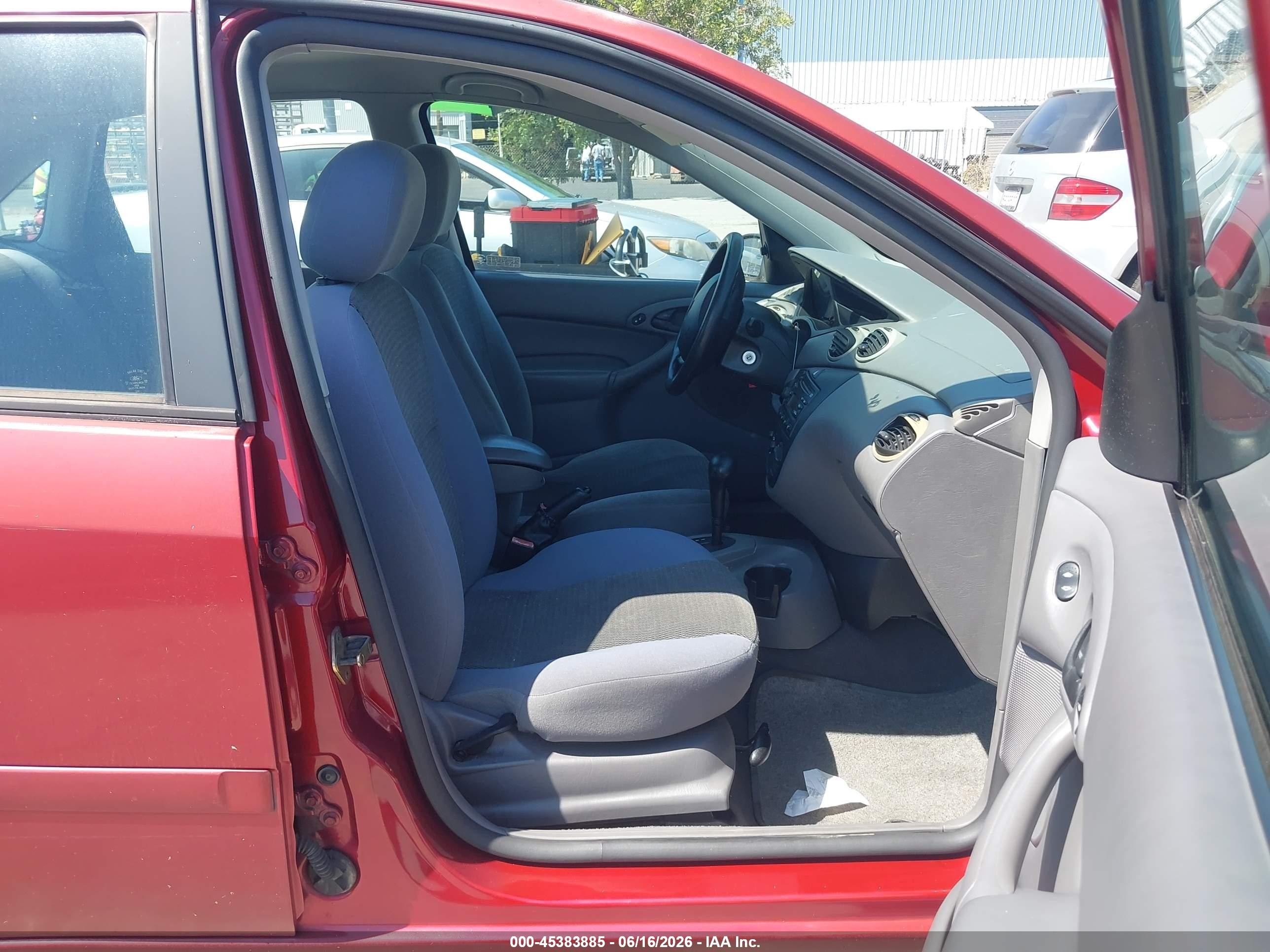 2004 Ford Focus Se Red vin: 1FAFP34Z44W164294