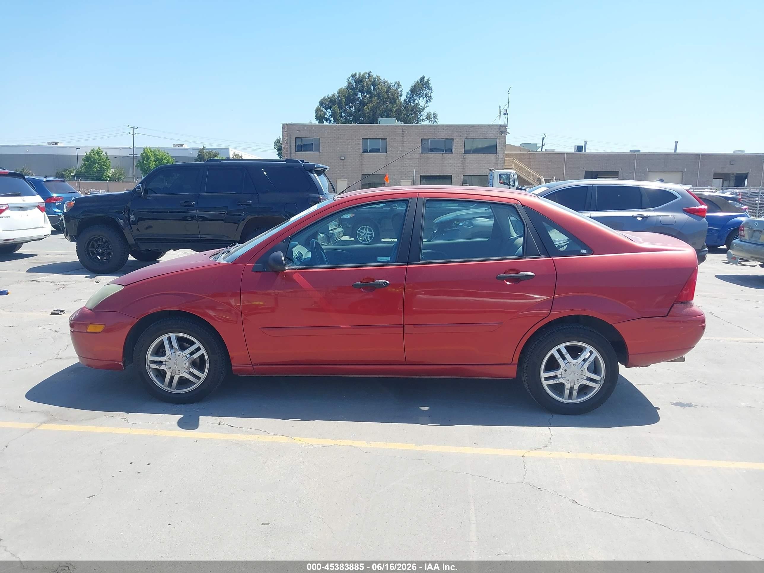 2004 Ford Focus Se Red vin: 1FAFP34Z44W164294