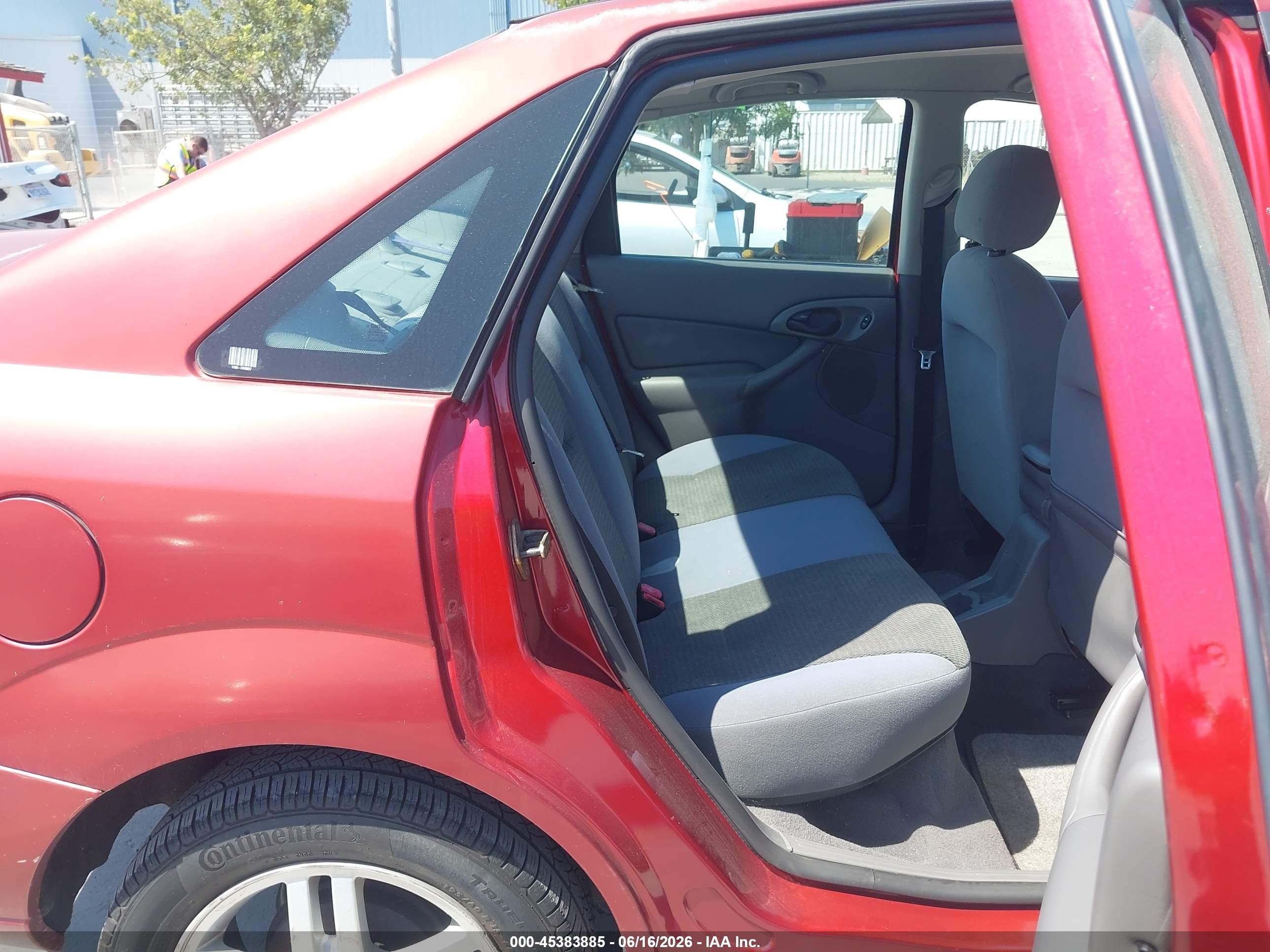 2004 Ford Focus Se Red vin: 1FAFP34Z44W164294