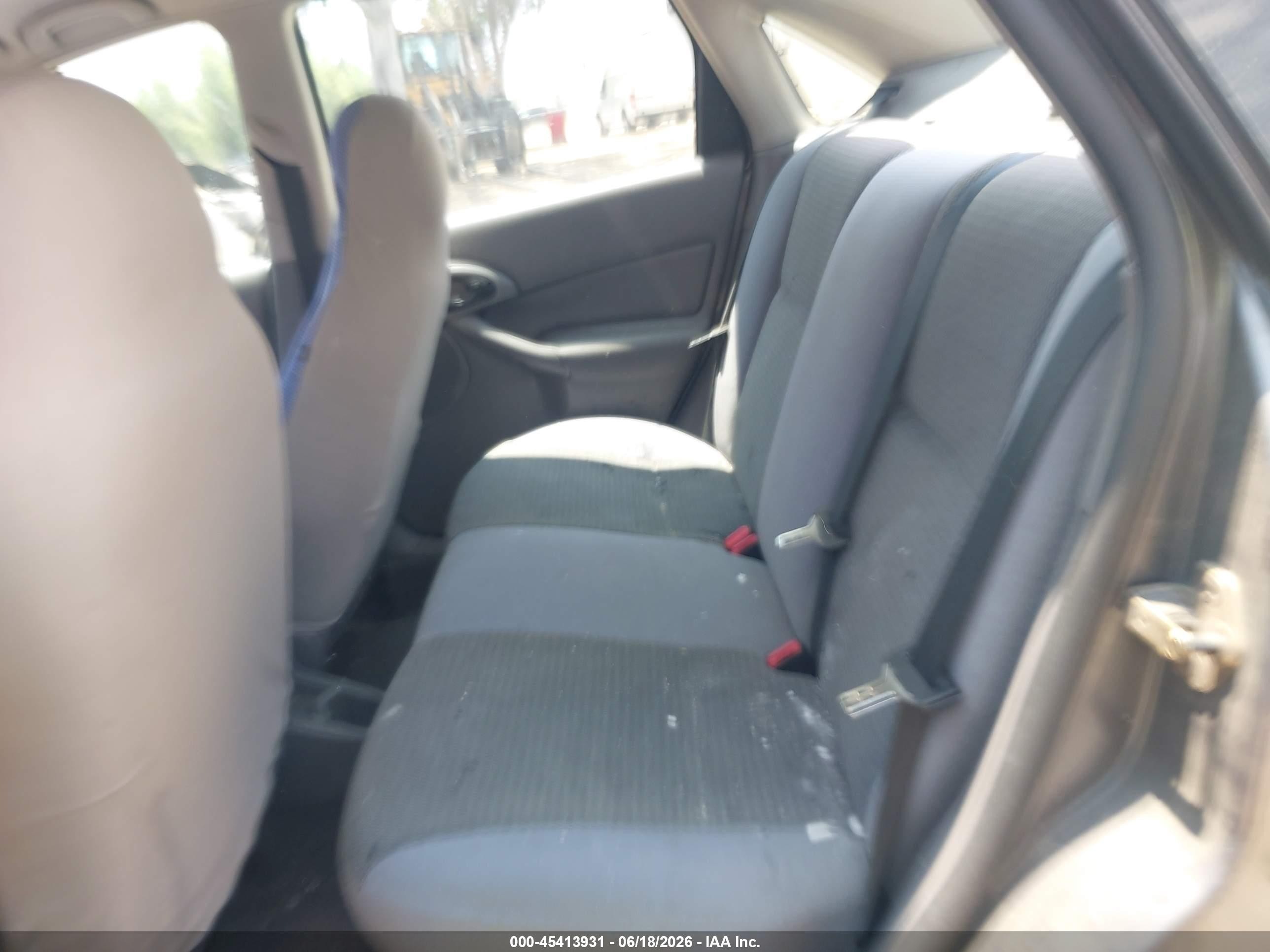 2004 Ford Focus Se Gray vin: 1FAFP34Z74W194860