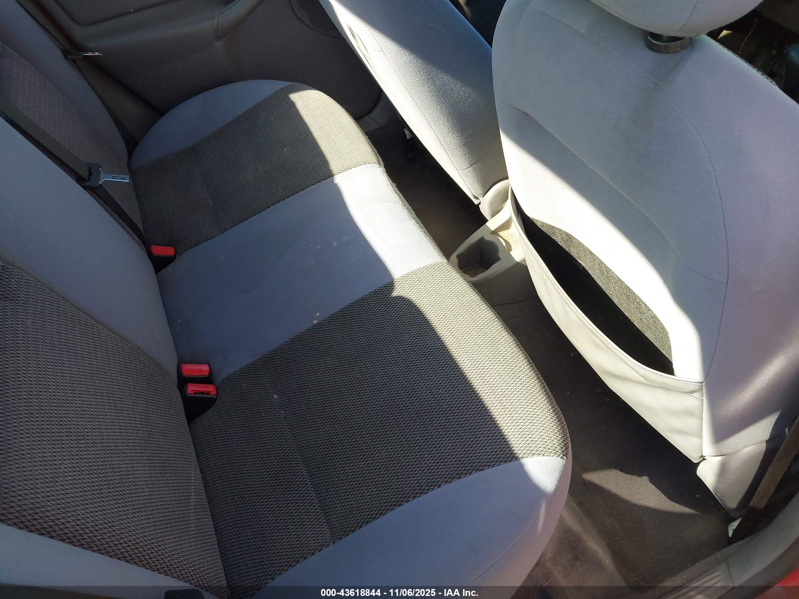 2004 Ford Focus Se Red vin: 1FAFP34ZX4W188065