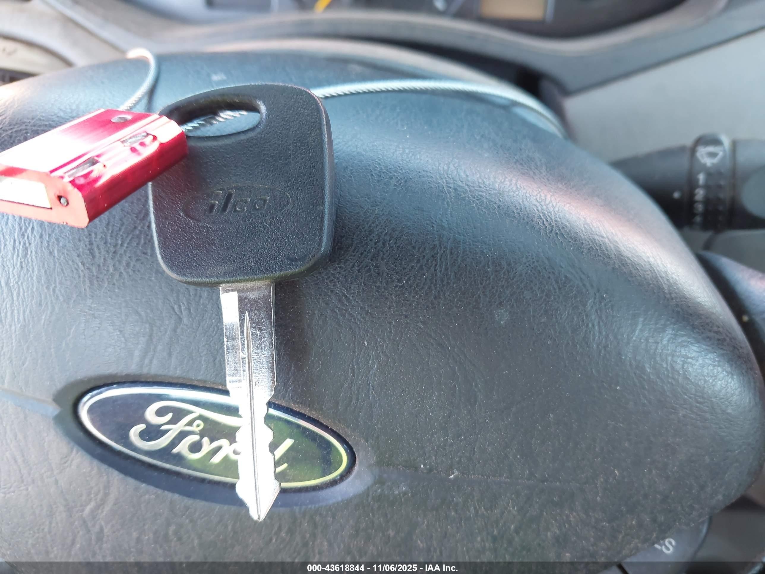 2004 Ford Focus Se Red vin: 1FAFP34ZX4W188065