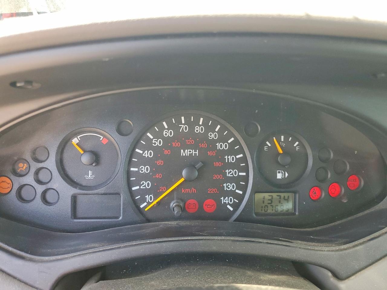 2002 Ford Focus Se Серебряный vin: 1FAFP36302W255875
