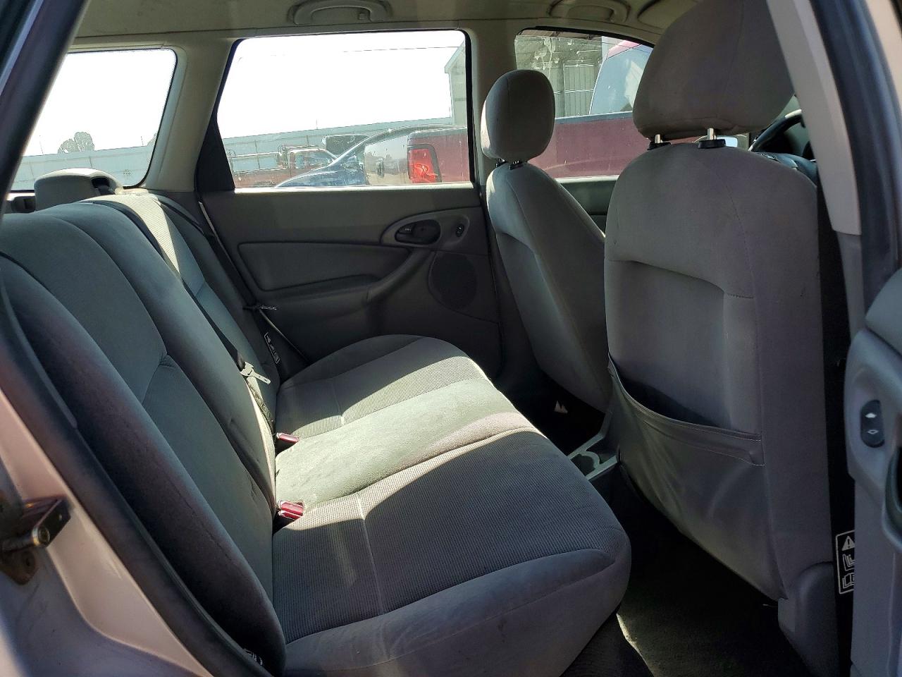 2002 Ford Focus Se Серебряный vin: 1FAFP36302W255875