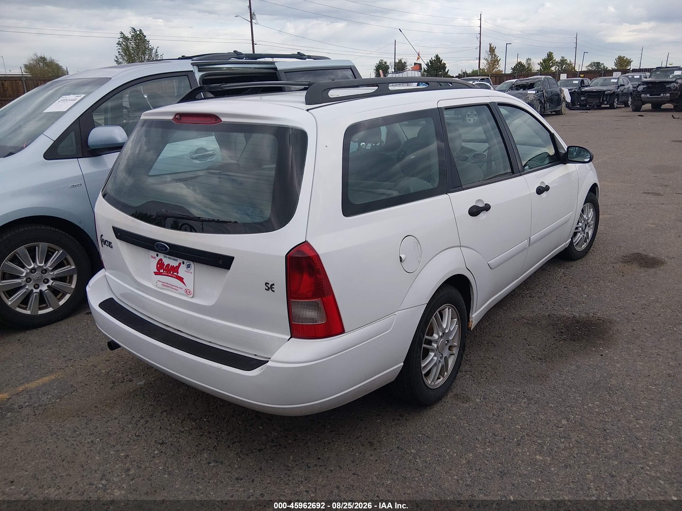 2002 Ford Focus Se/ztw White vin: 1FAFP36342W104523