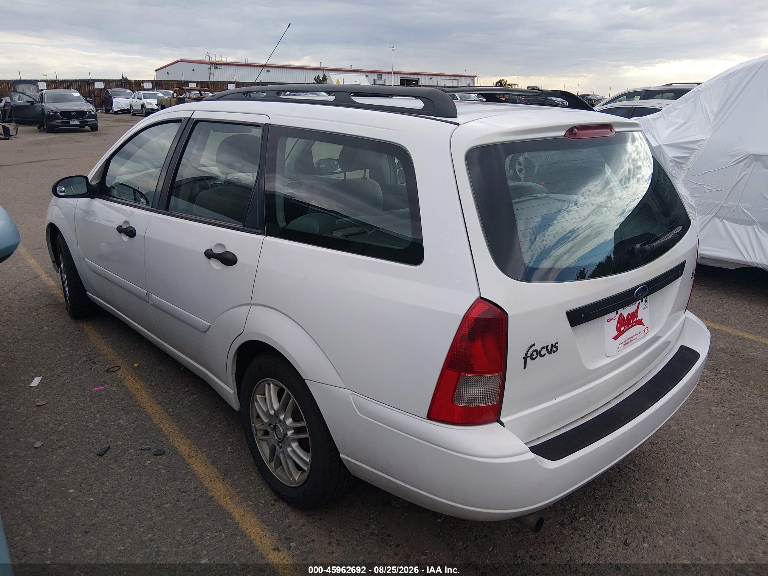 2002 Ford Focus Se/ztw White vin: 1FAFP36342W104523
