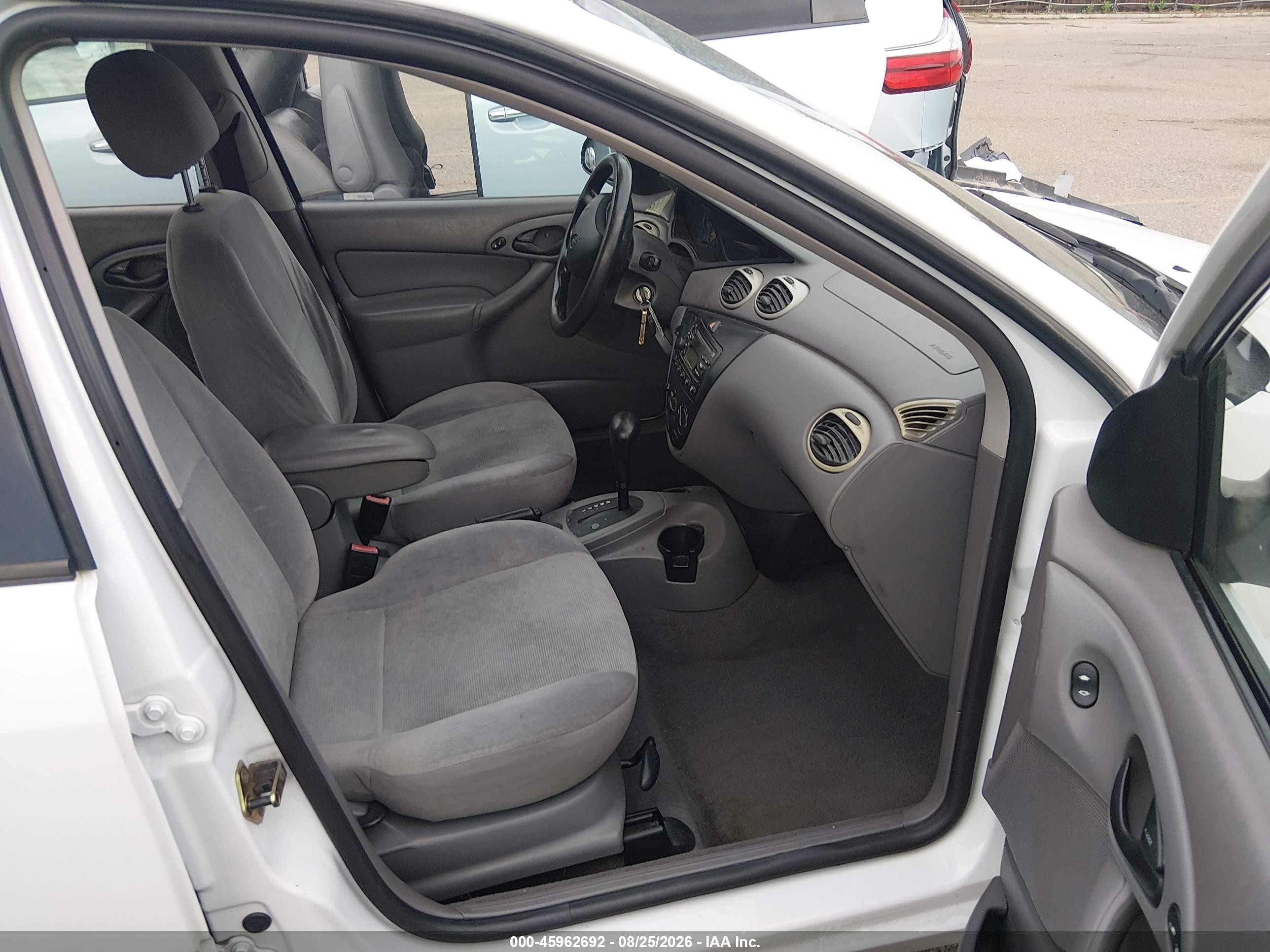 2002 Ford Focus Se/ztw White vin: 1FAFP36342W104523
